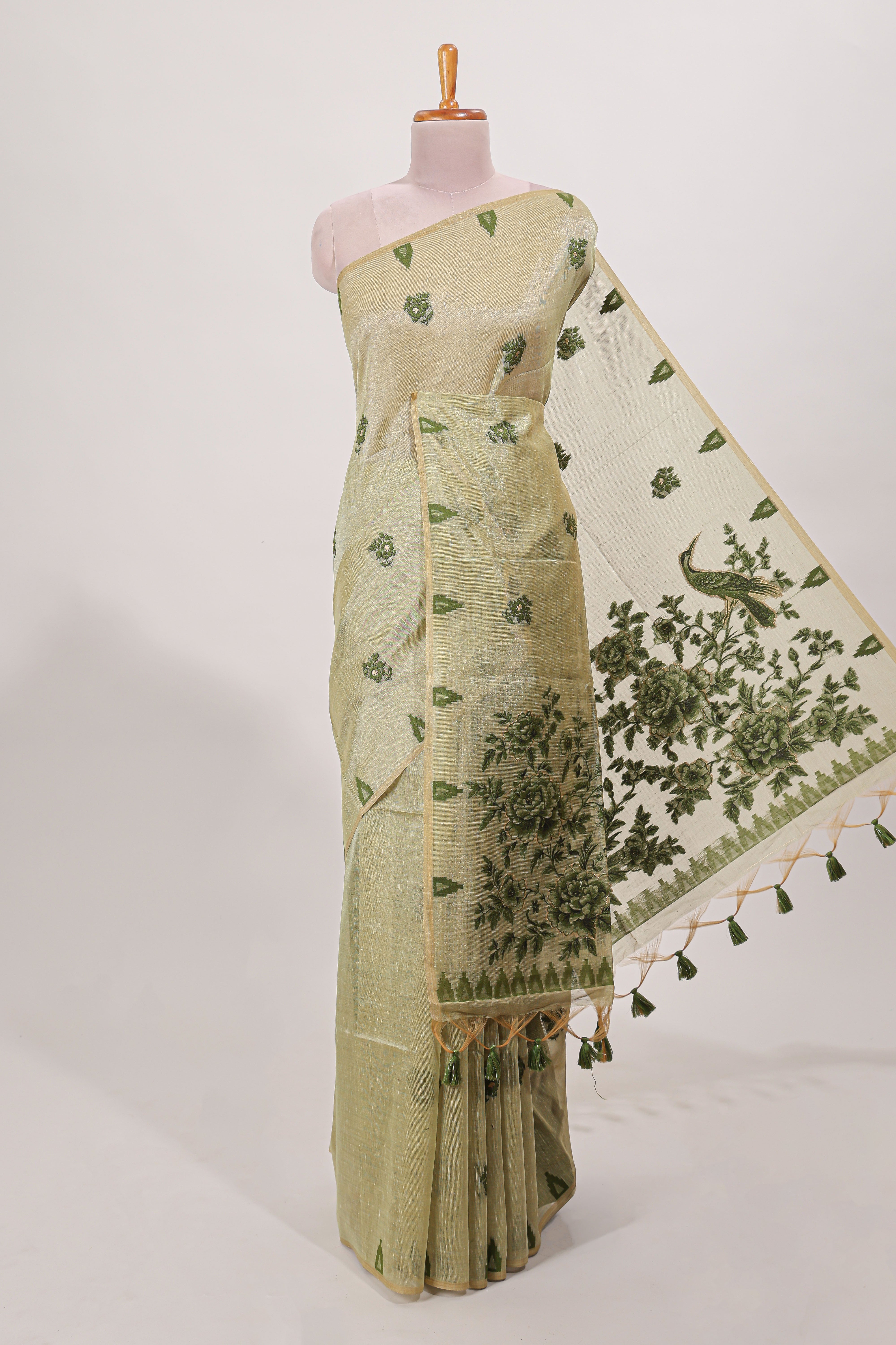 Green munga cotton floral thread motifs thread weaving border with floral jaal thread zari pallu and contrast small butta blouse