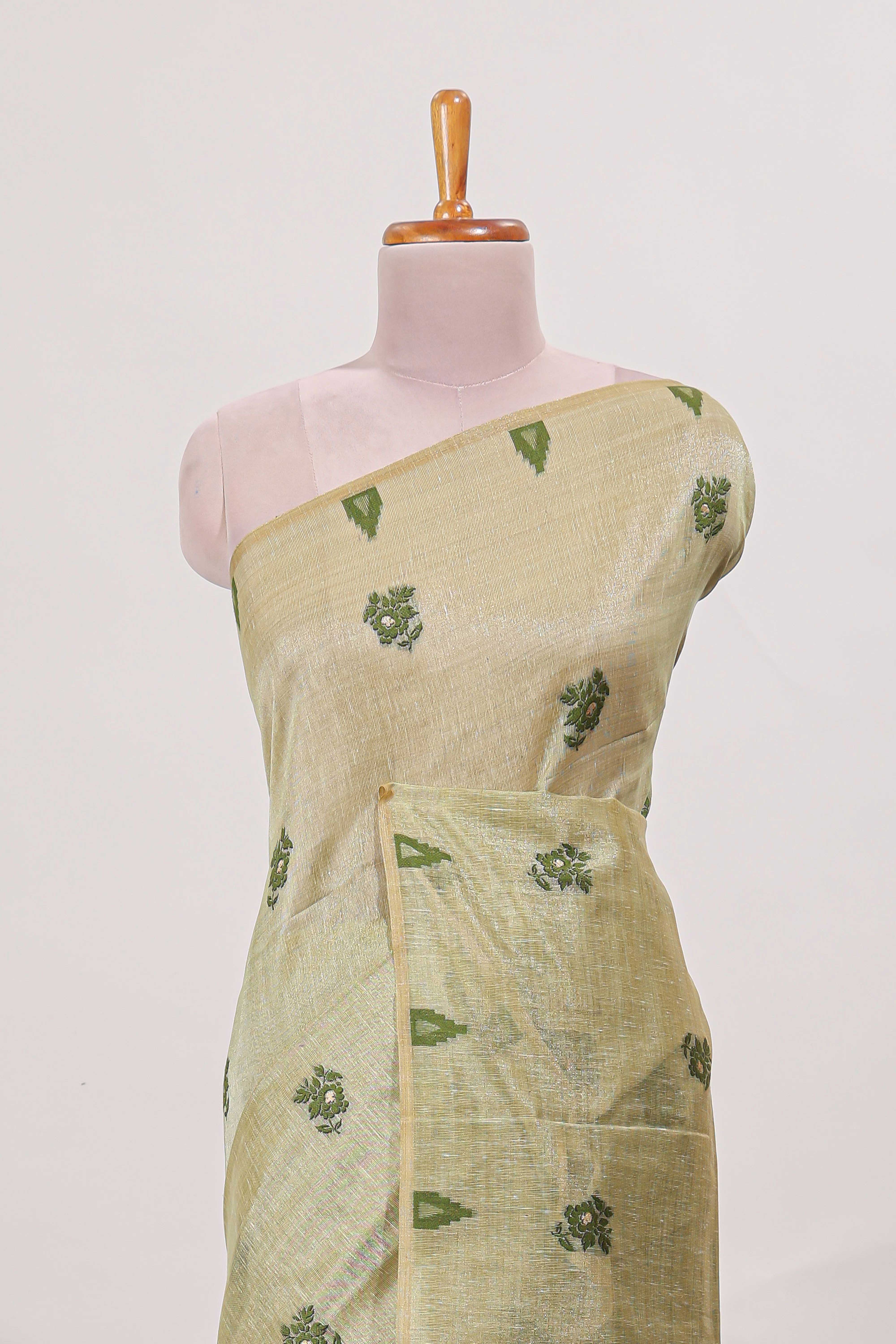 Green munga cotton floral thread motifs thread weaving border with floral jaal thread zari pallu and contrast small butta blouse