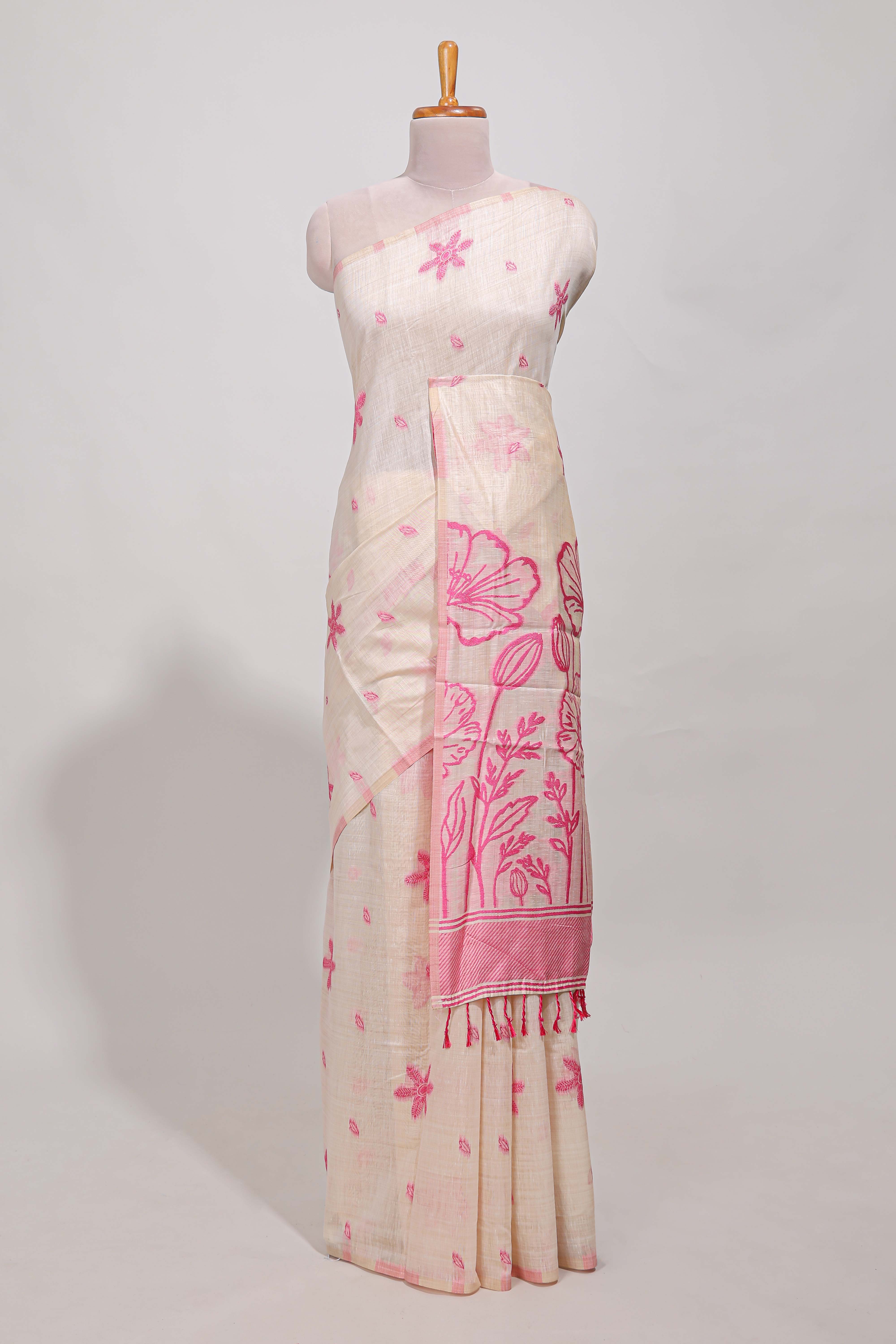 Pink floral printmunga cotton sareewith matching floral print pallu along with tassles