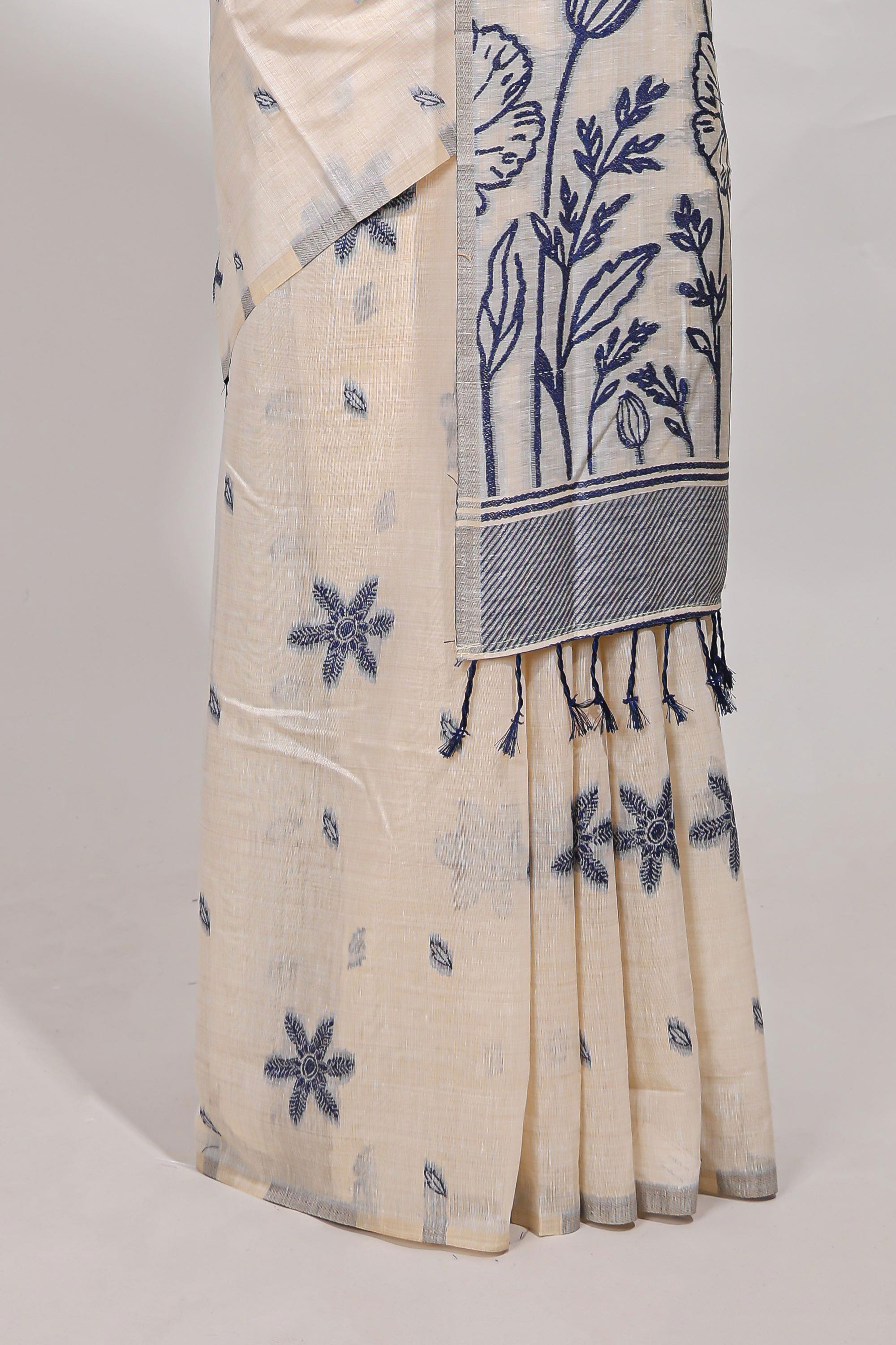 Navy bluefloral printmunga cotton sareewith matching floral print pallu along with tassles