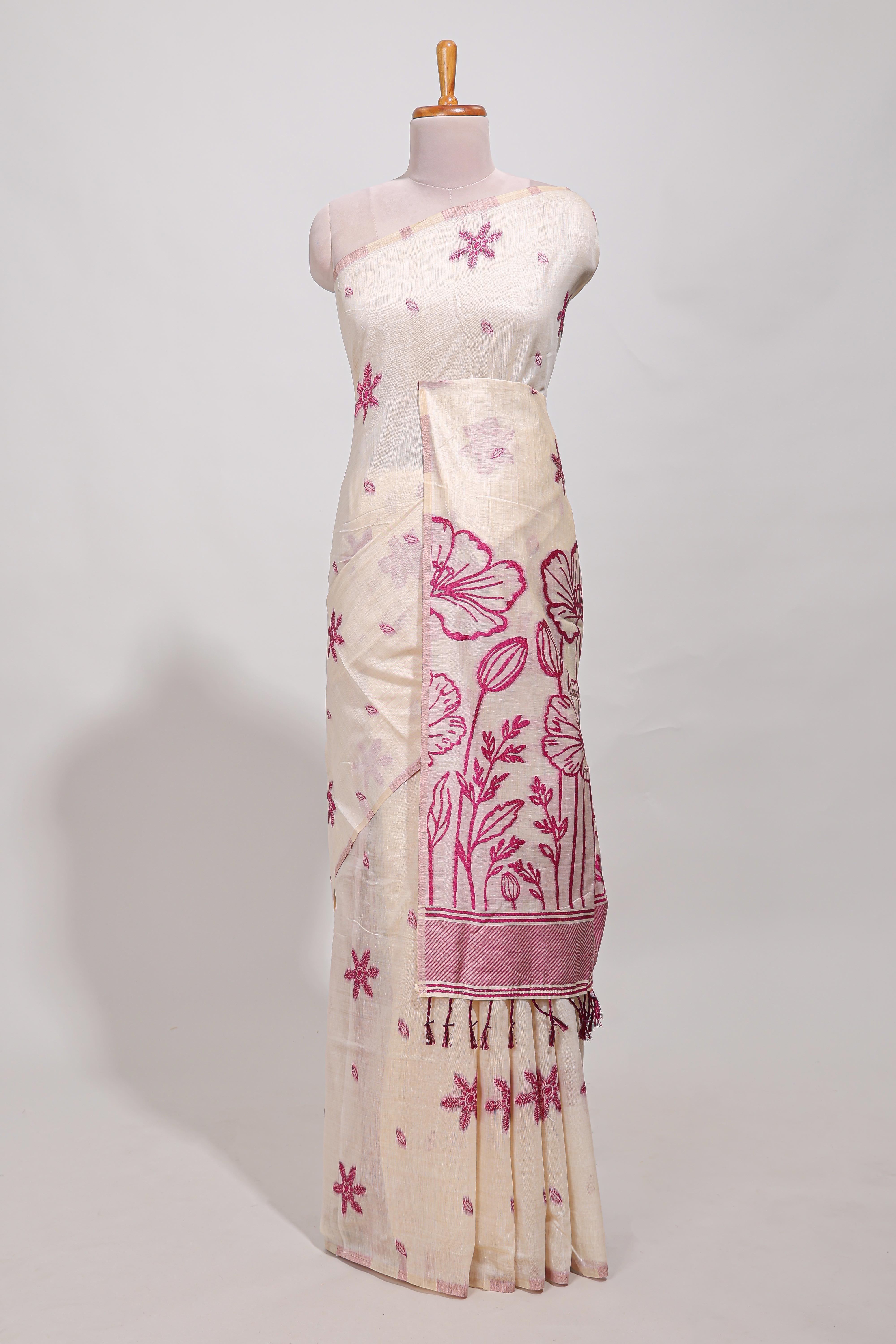 Pink floral printmunga cotton sareewith matching floral print pallu along with tassles