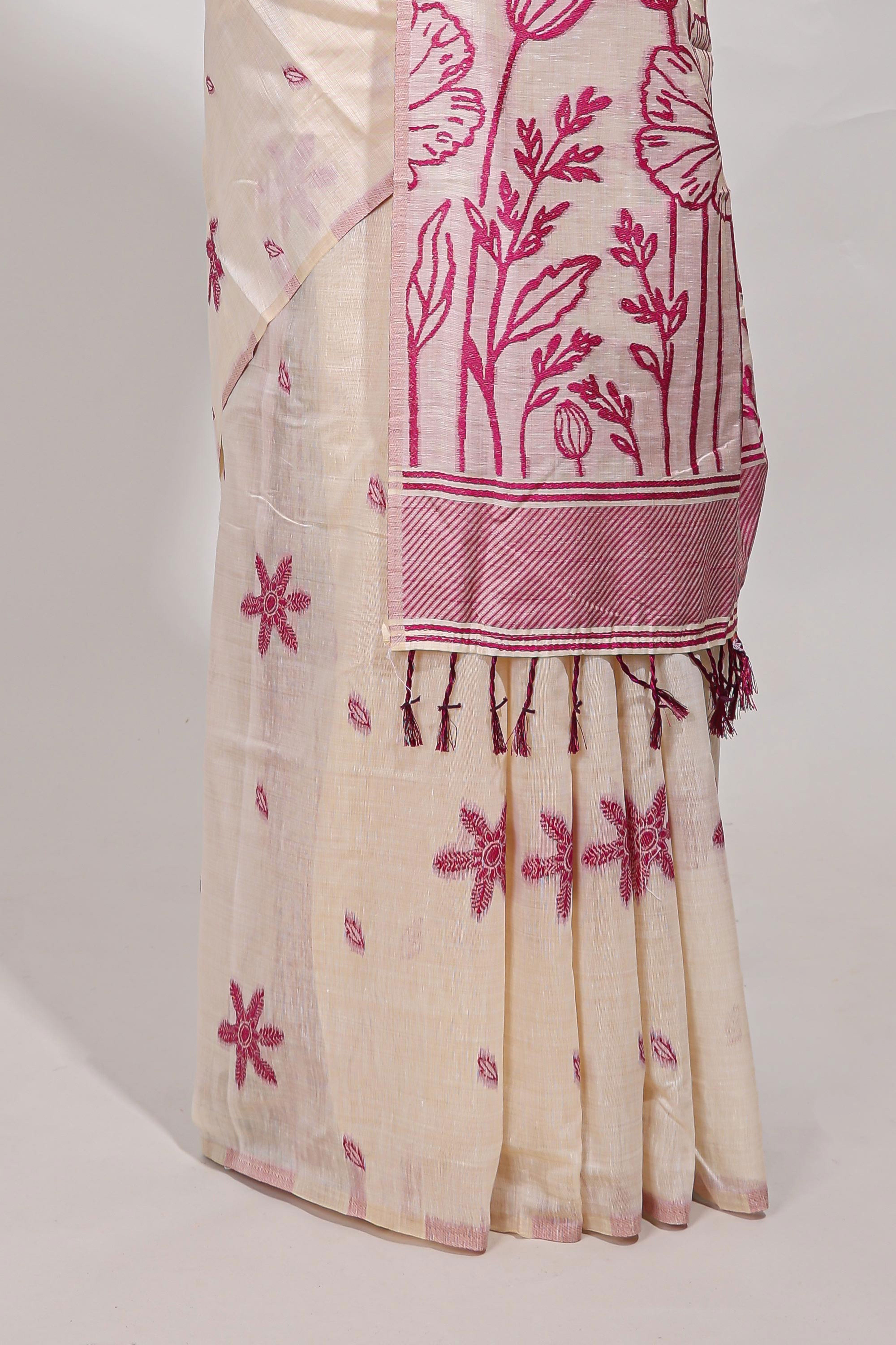 Pink floral printmunga cotton sareewith matching floral print pallu along with tassles