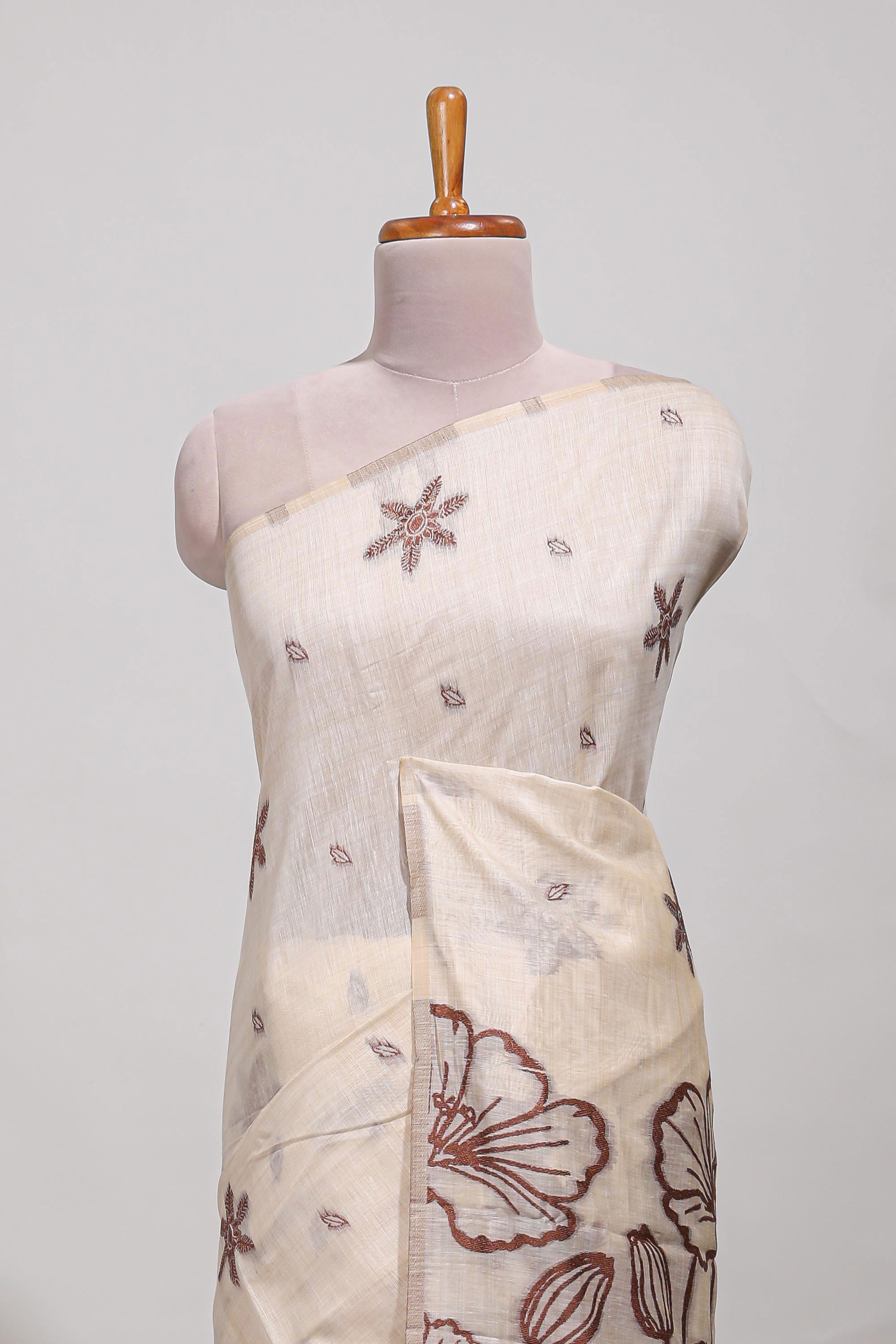Brown floral printmunga cotton sareewith matching floral print pallu along with tassles