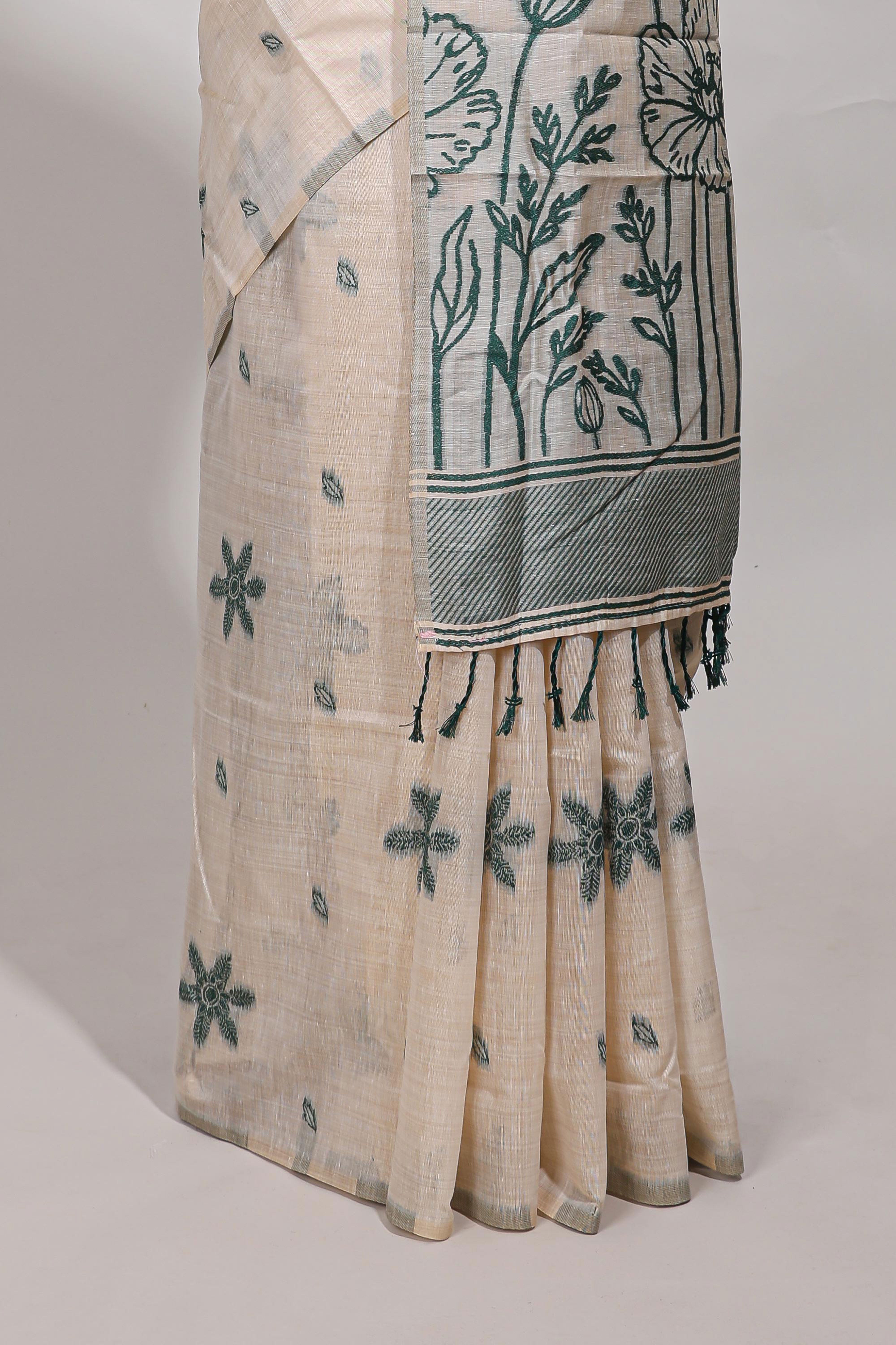 Green floral printmunga cotton sareewith matching floral print pallu along with tassles