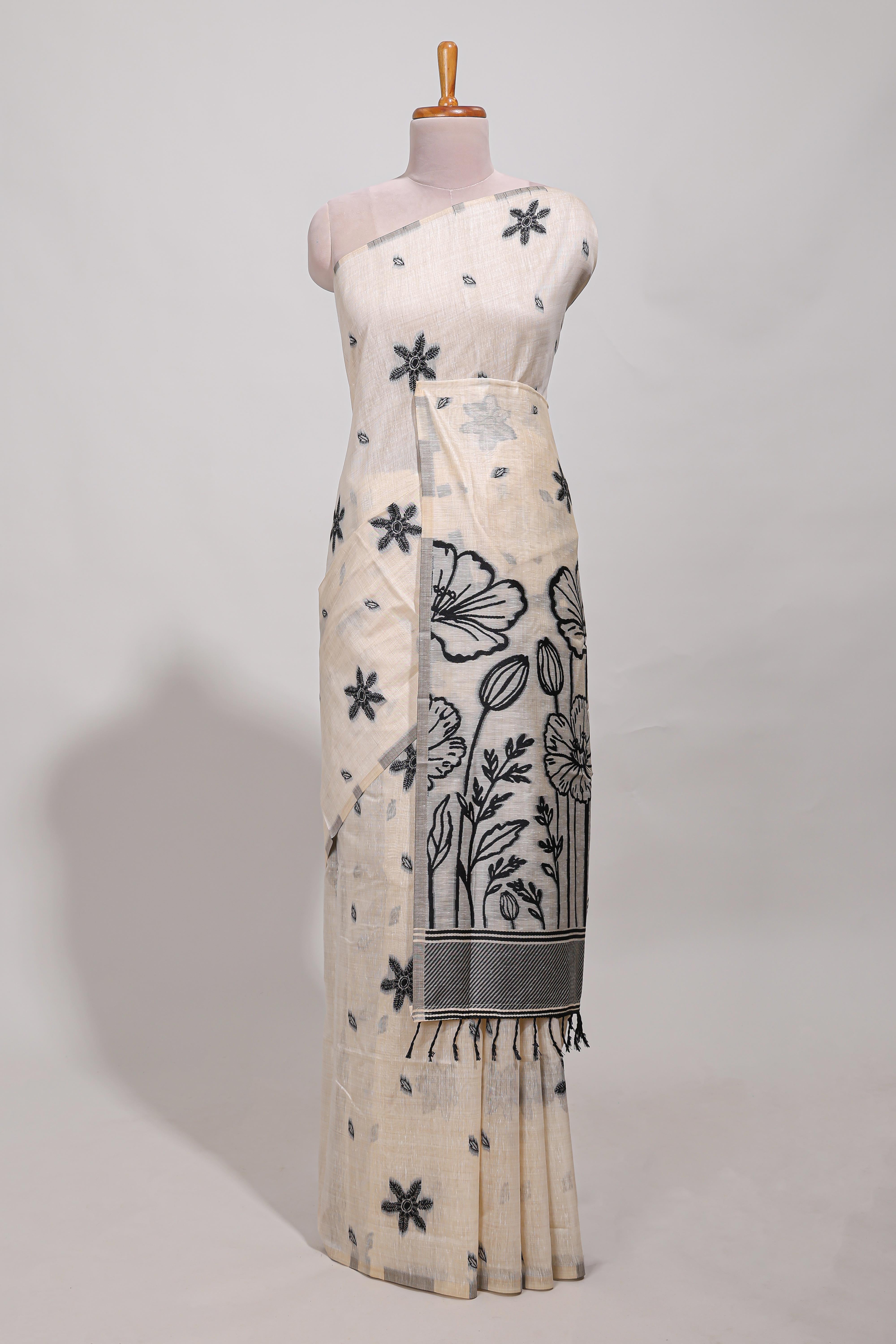 Black floral printmunga cotton sareewith matching floral print pallu along with tassles
