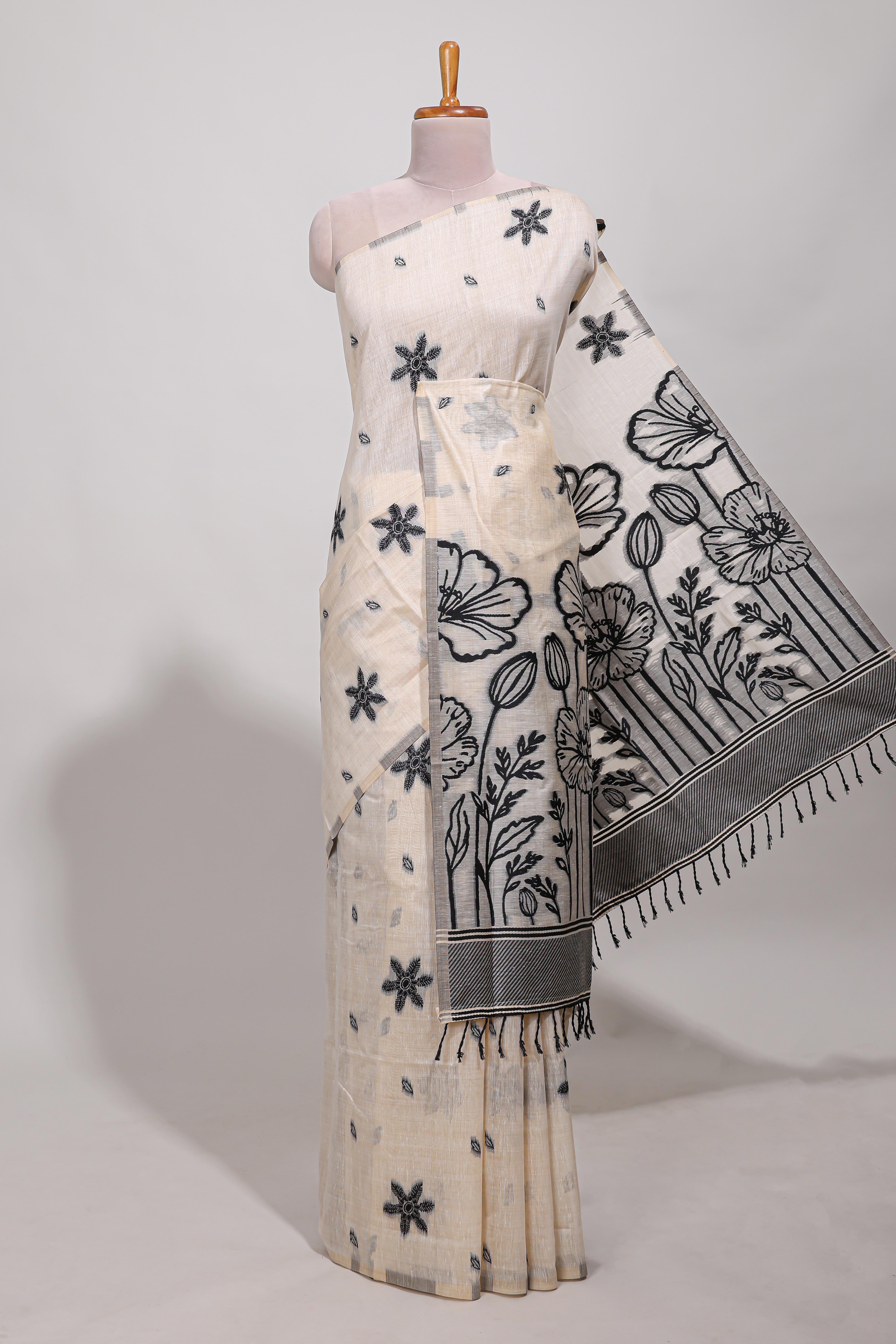 Black floral printmunga cotton sareewith matching floral print pallu along with tassles