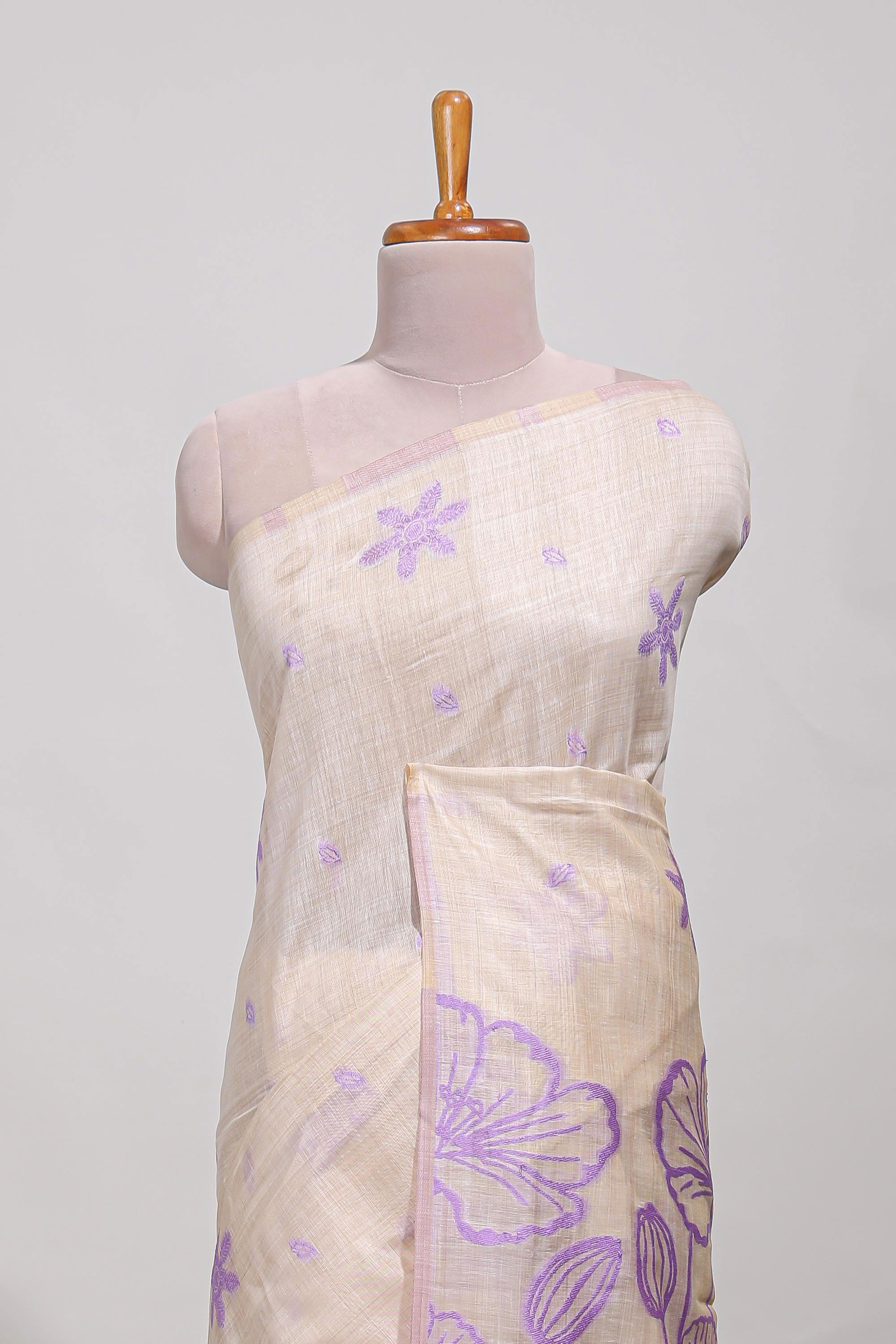 Lavender floral printmunga cotton sareewith matching floral print pallu along with tassles