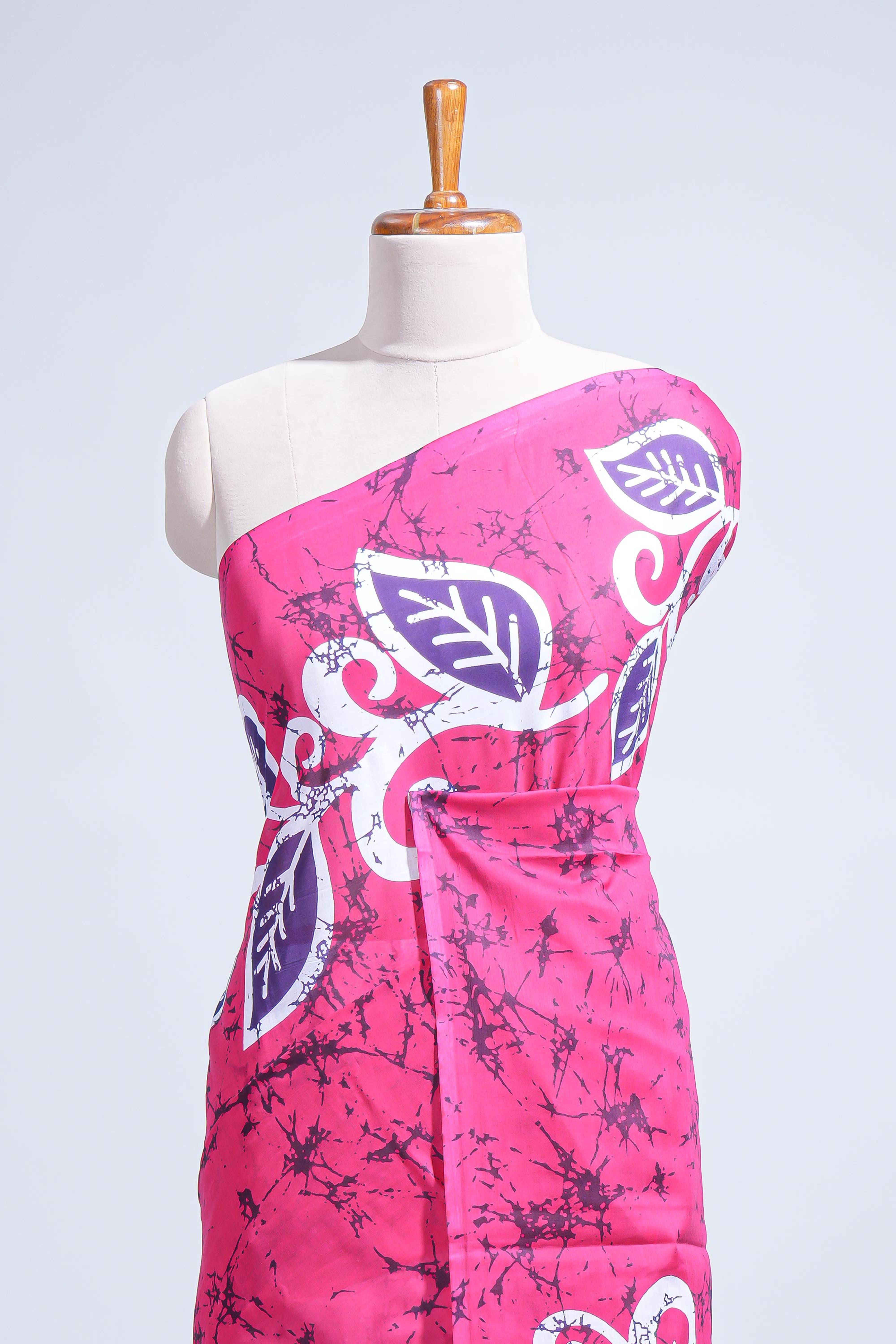 Borderless pink & white floral design mul mul cotton saree with matching blouse