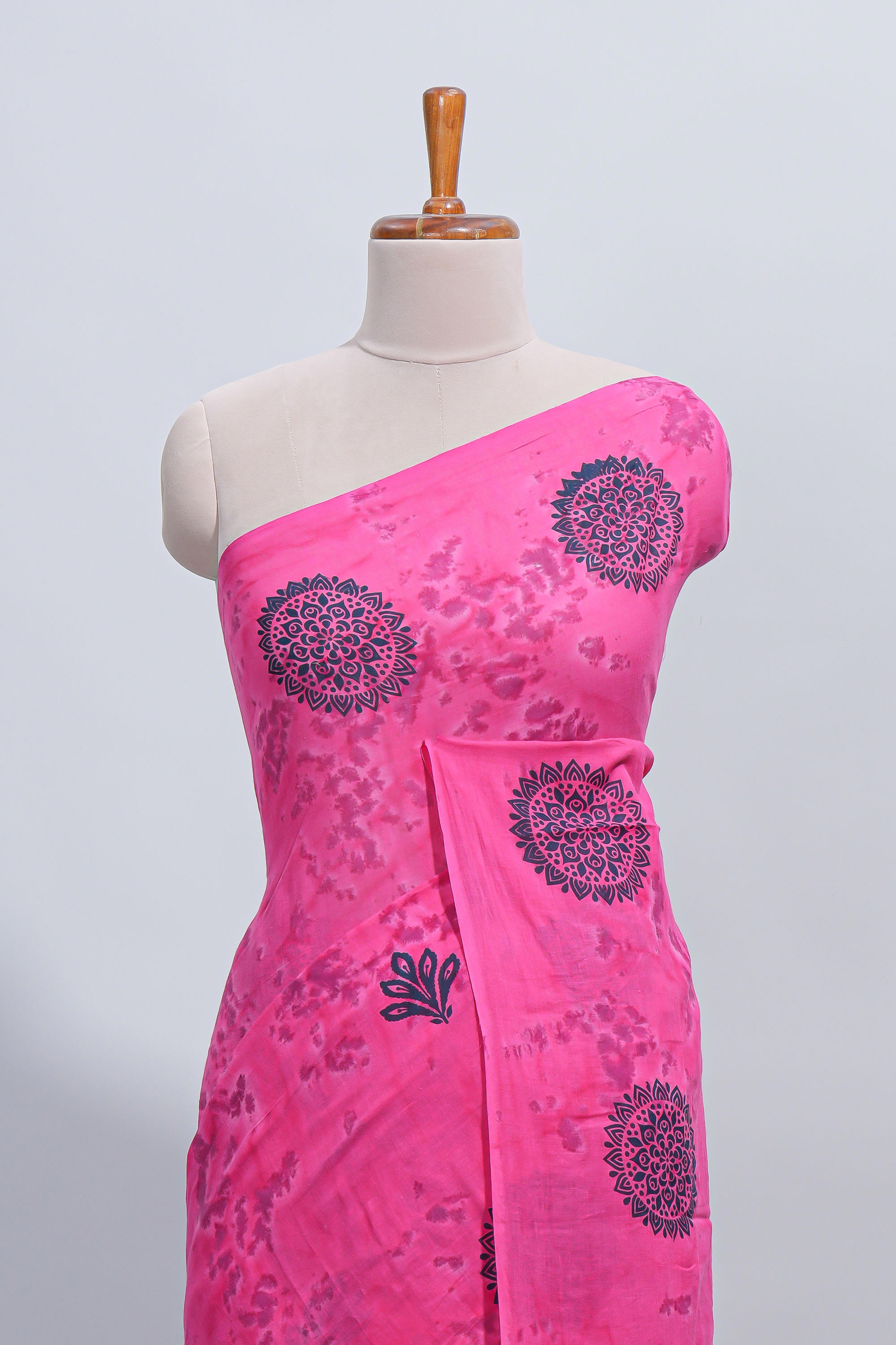 Borderless pink floral motifs design mul mul cotton saree with self pallu