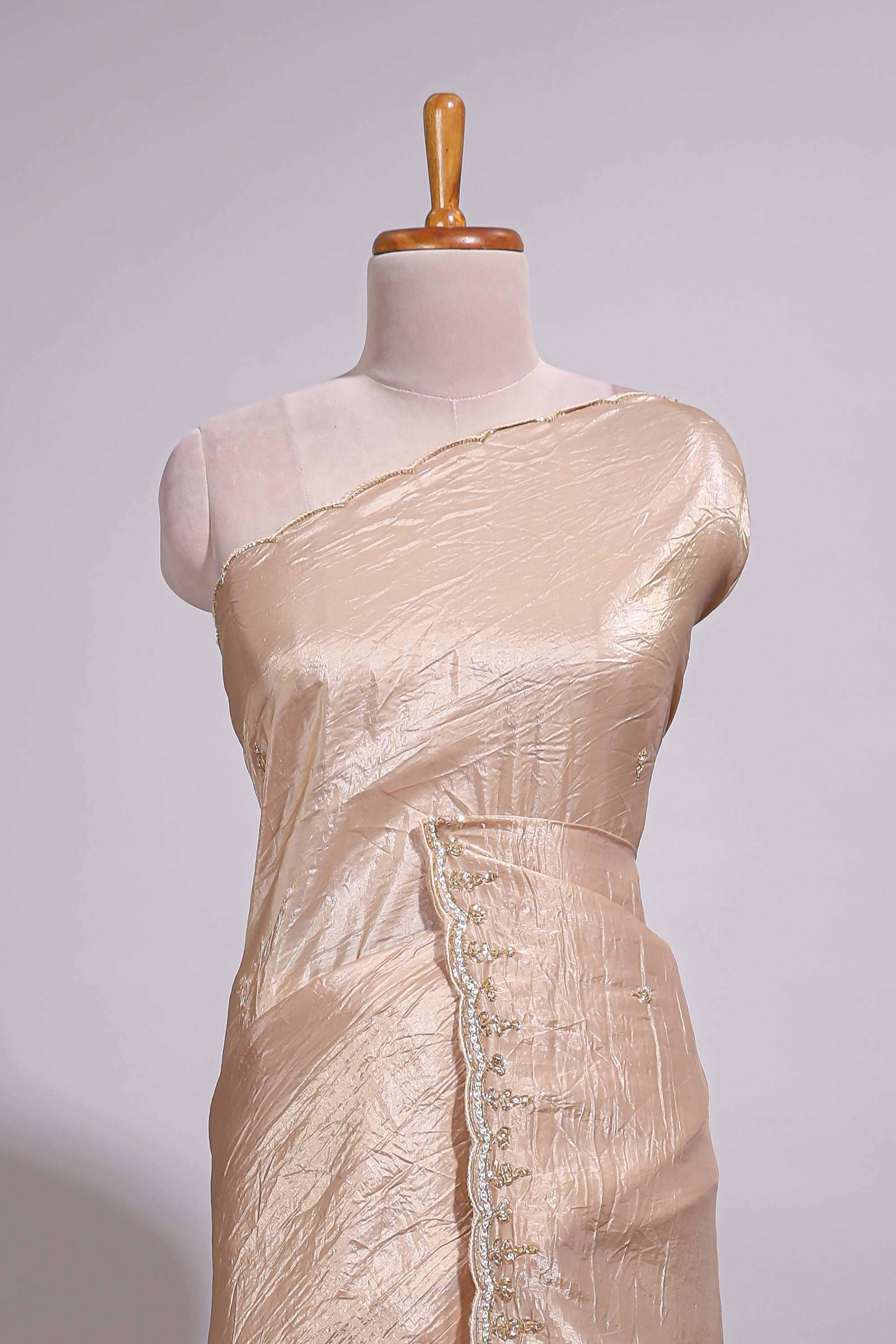 Ivory beige organza saree with plain body border and pallu with a scalloped finishing along with matching blouse