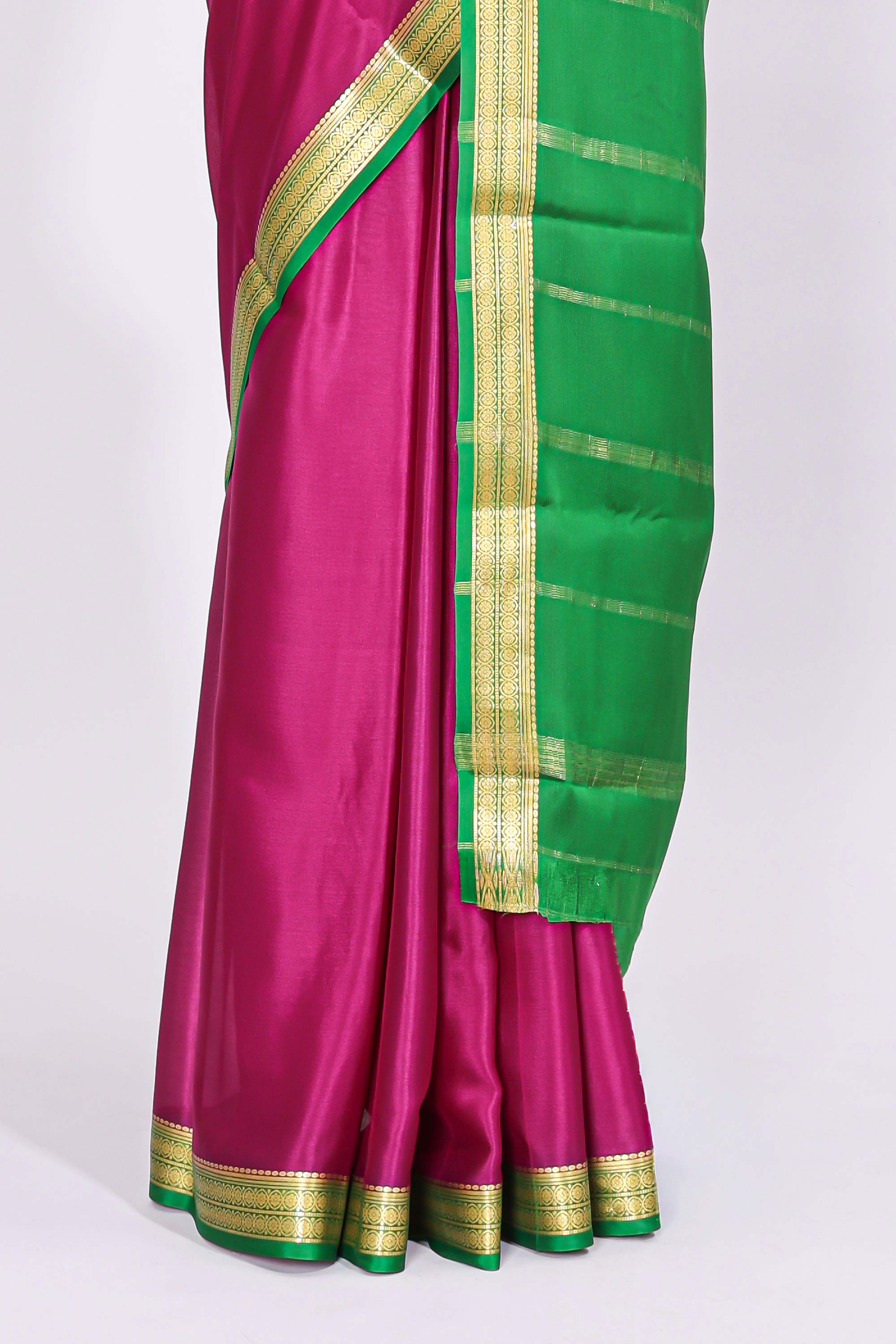 Purple plain design pure mysore silk saree with contrast border and blouse