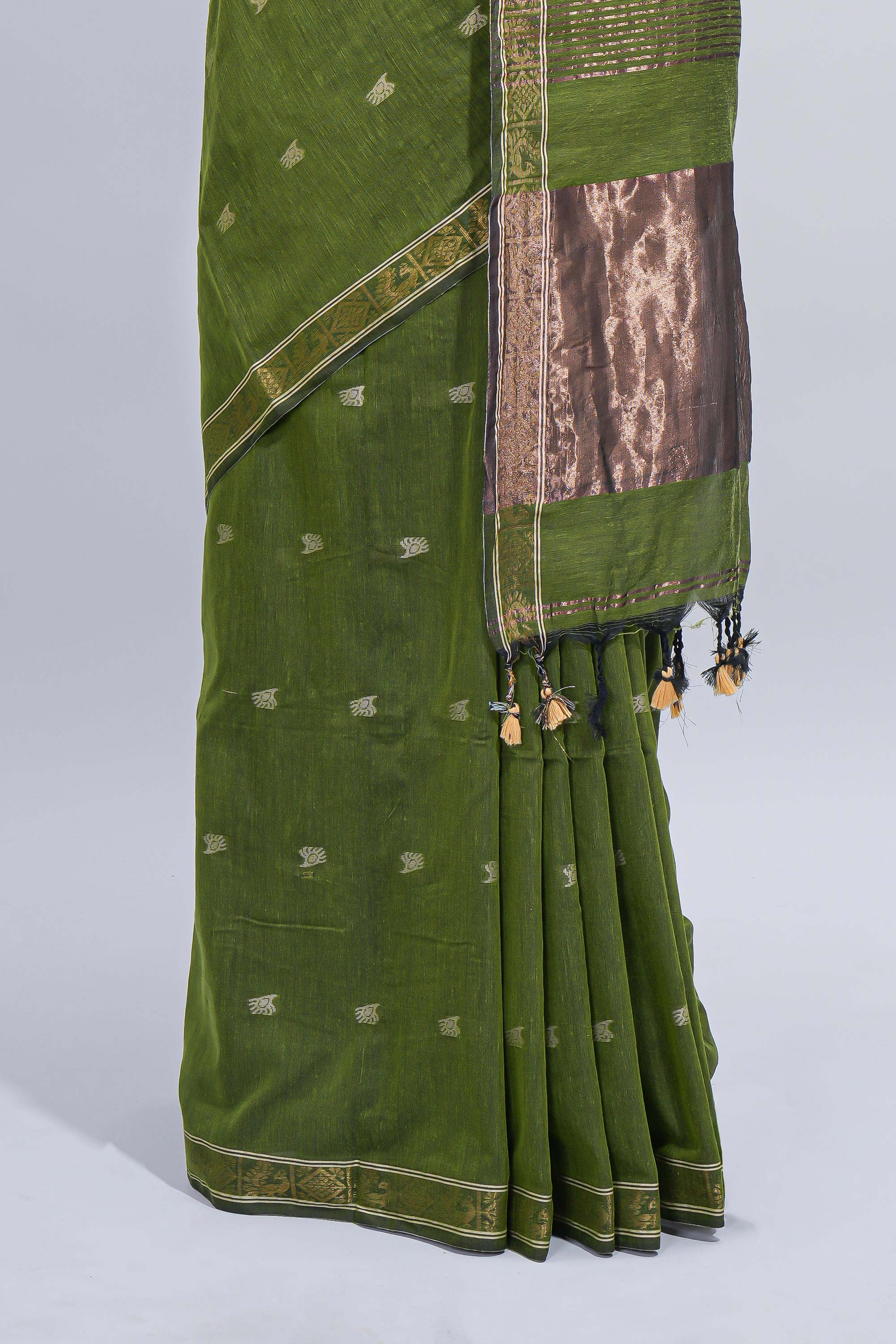 Green thread butta south cotton saree with self zari border and matching pallu
