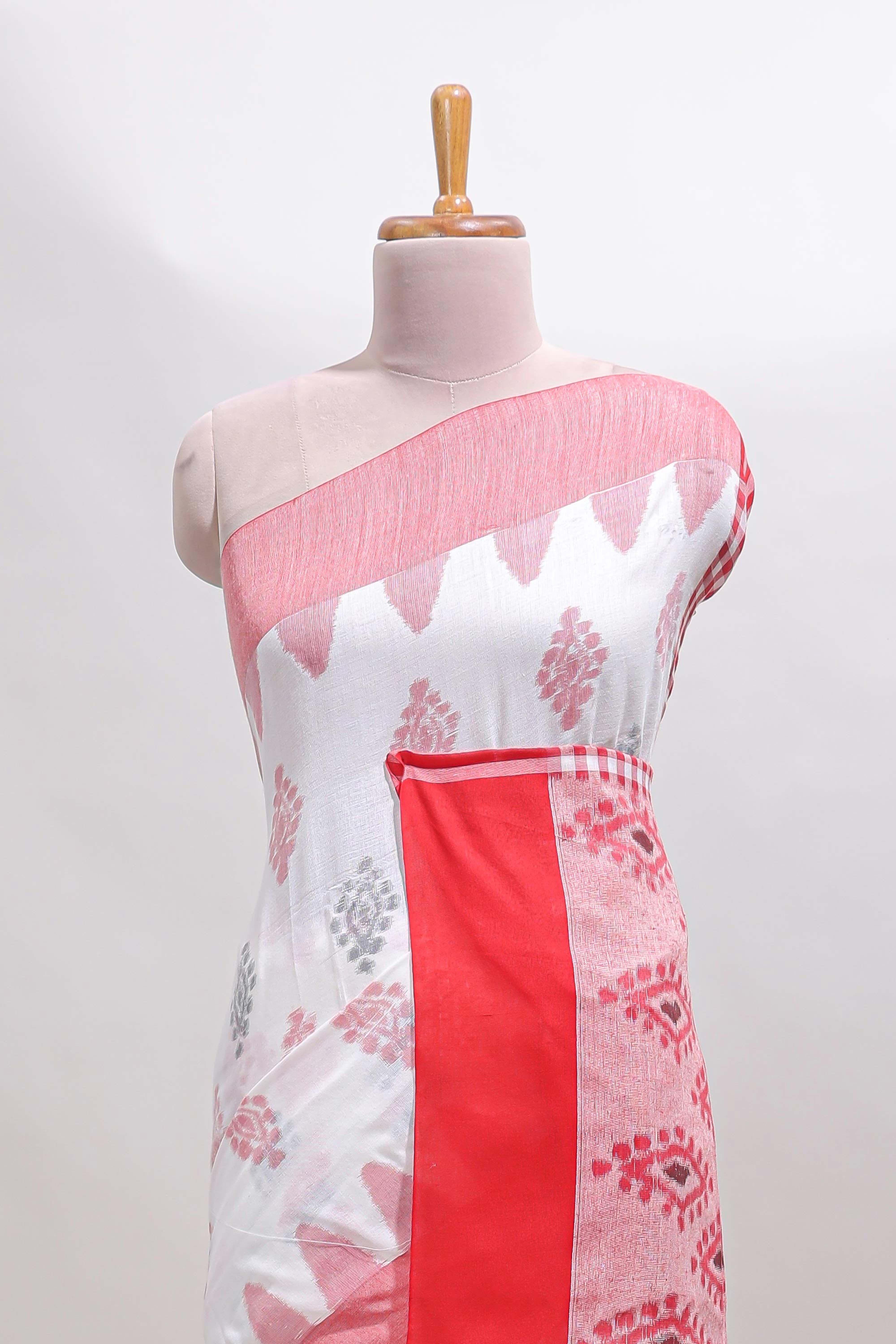 White ikkat style floral design south cotton saree with contrast border and blouse