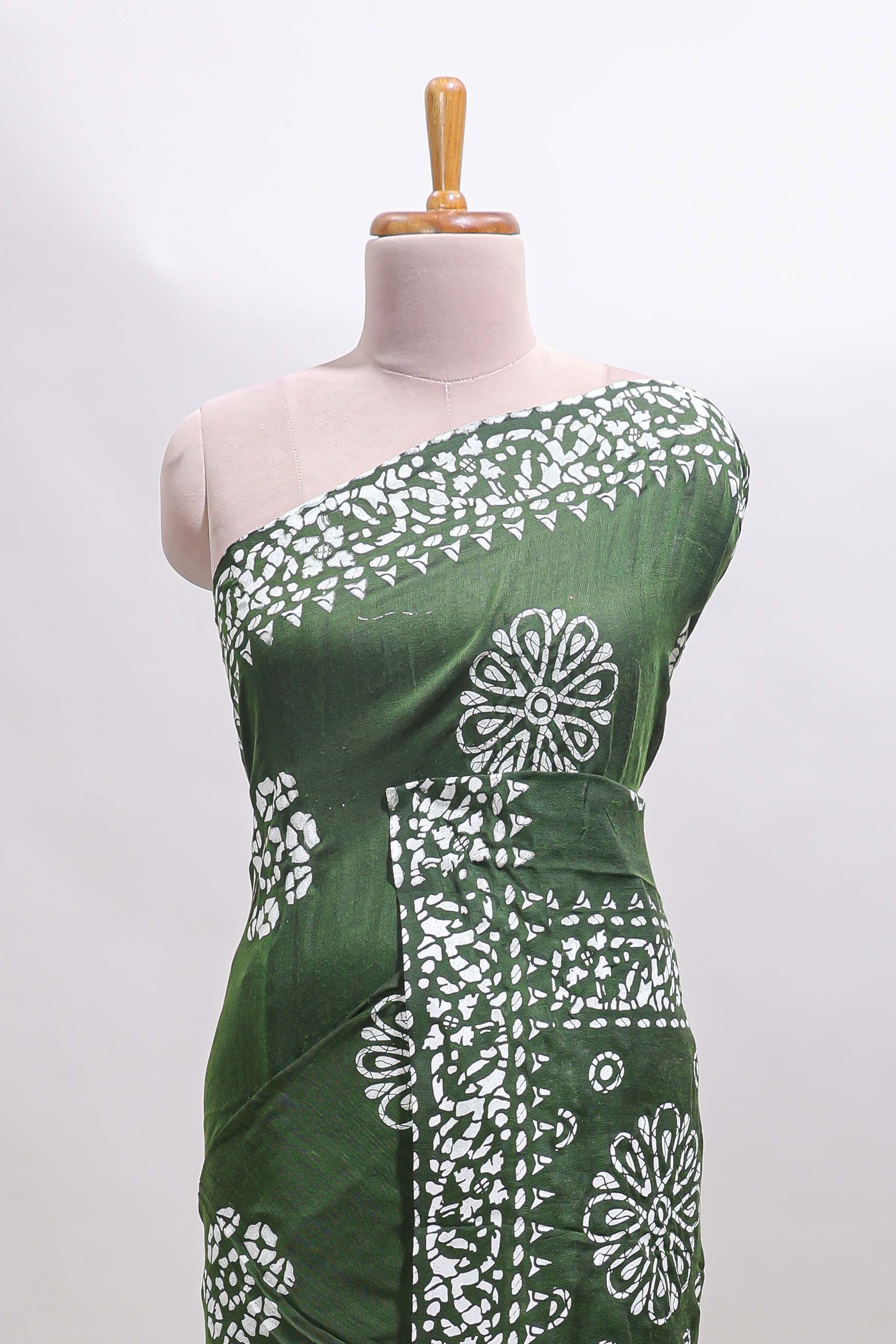Green shibori printed floral design south cotton sarees with self border and contrast printed blouse