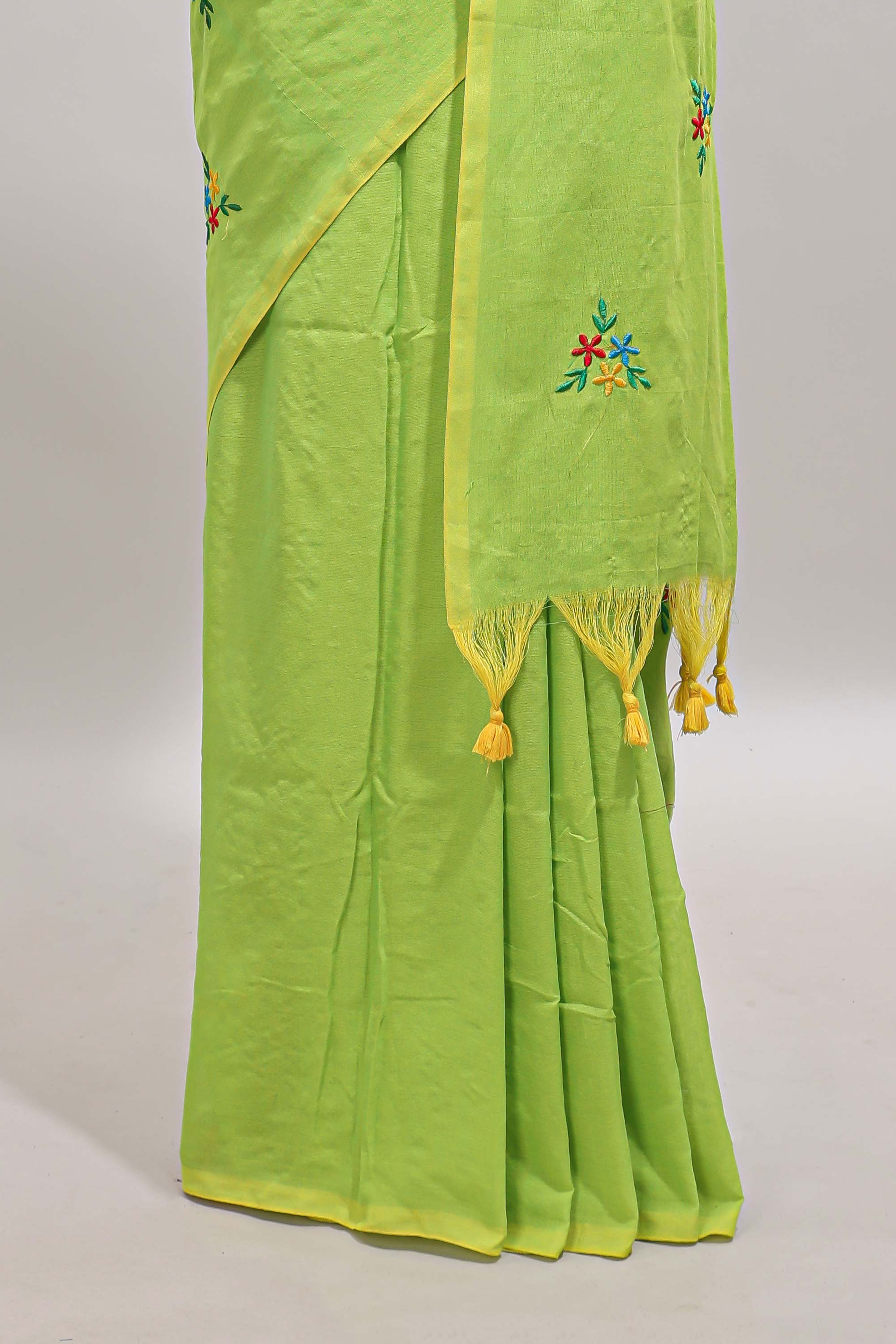 Green floral motifs south cotton sarees with self border and contrast printed blouse