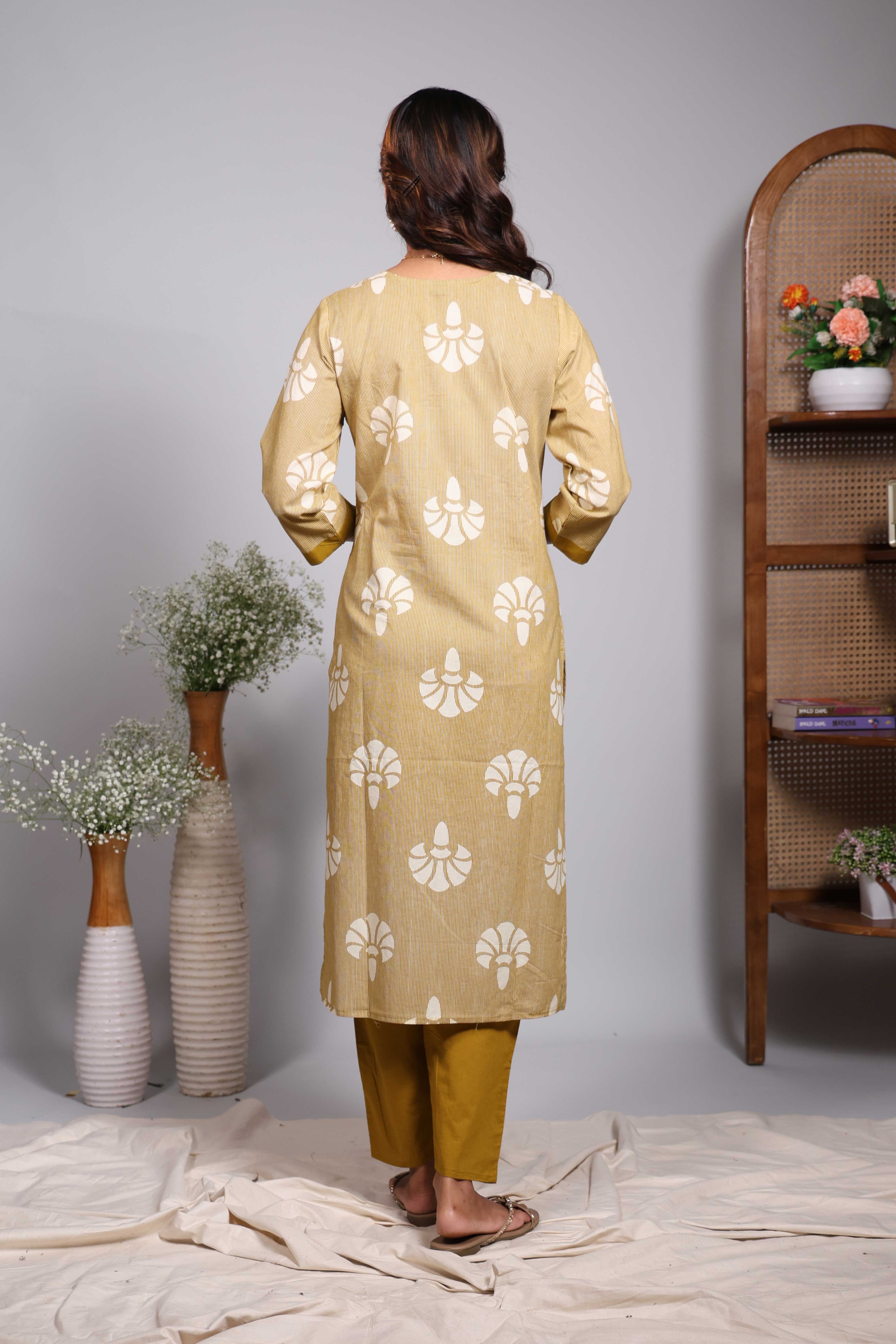 Sandal floral motifs design V neck salwar set with 3/4th sleeve, contrast bottom and matching dupatta