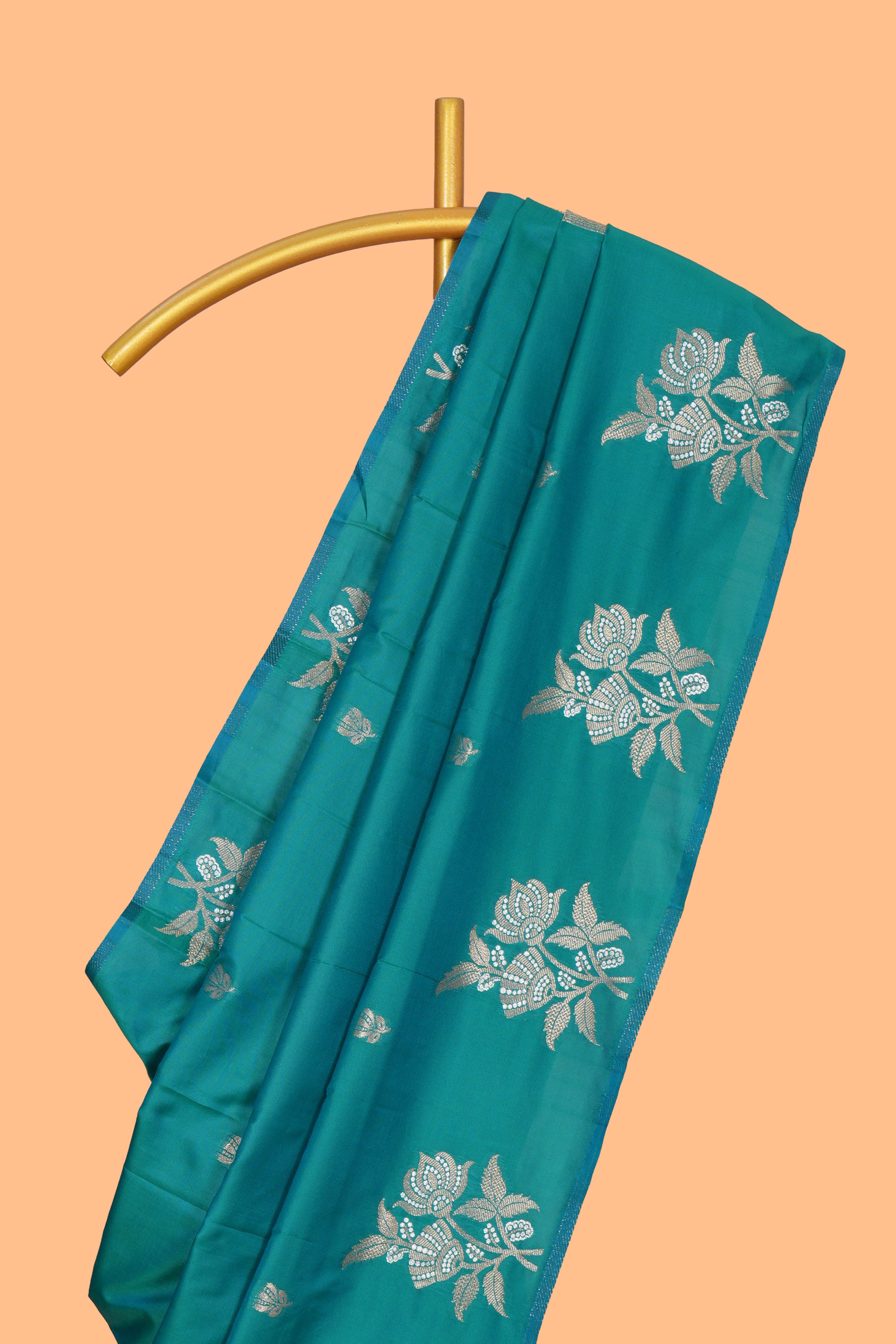 Borderless green floral zari motifs design semi soft silk saree with self pallu and matching blouse