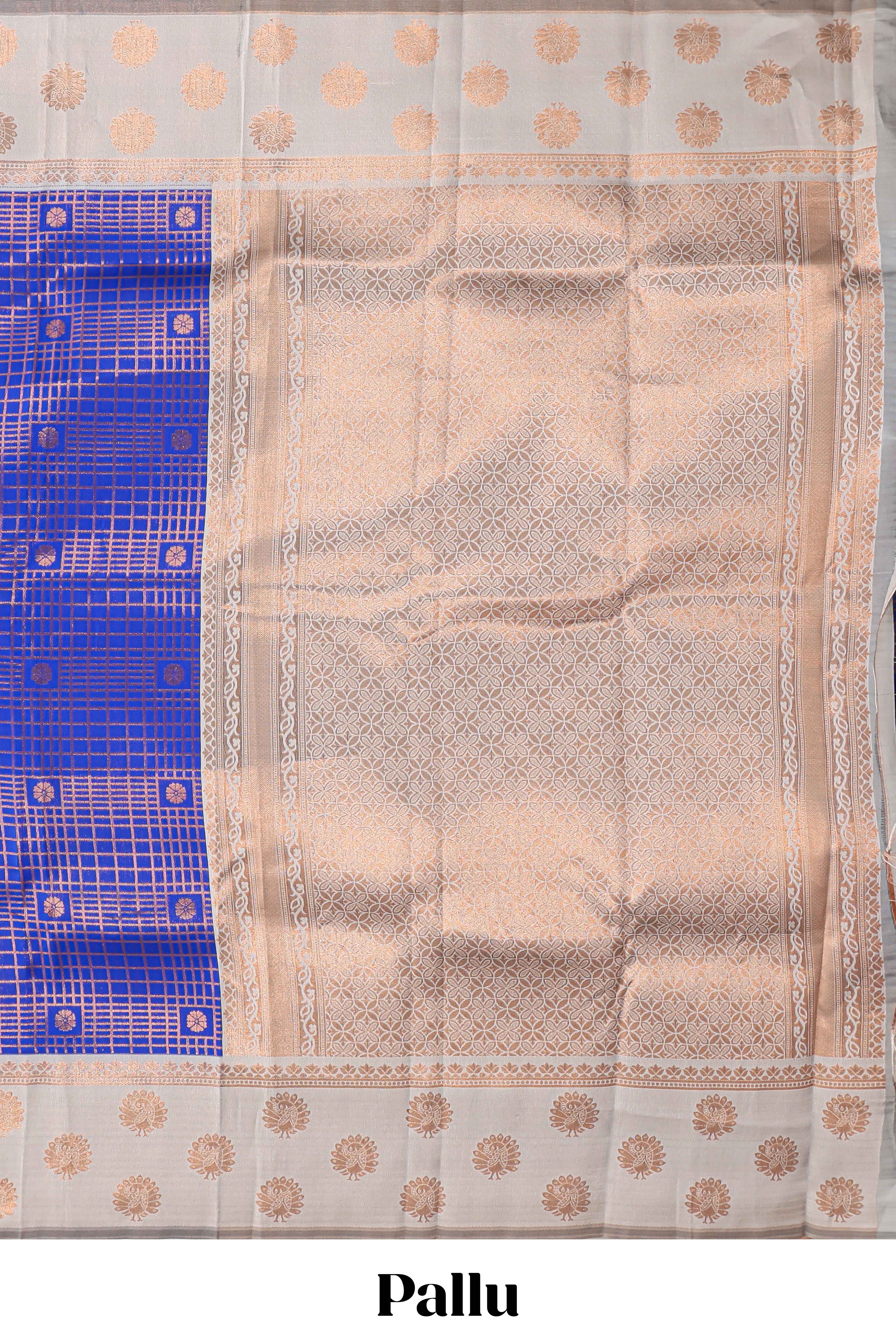 Blule checkedSemi Soft Silk Saree with contrast border along with contrasting blouse