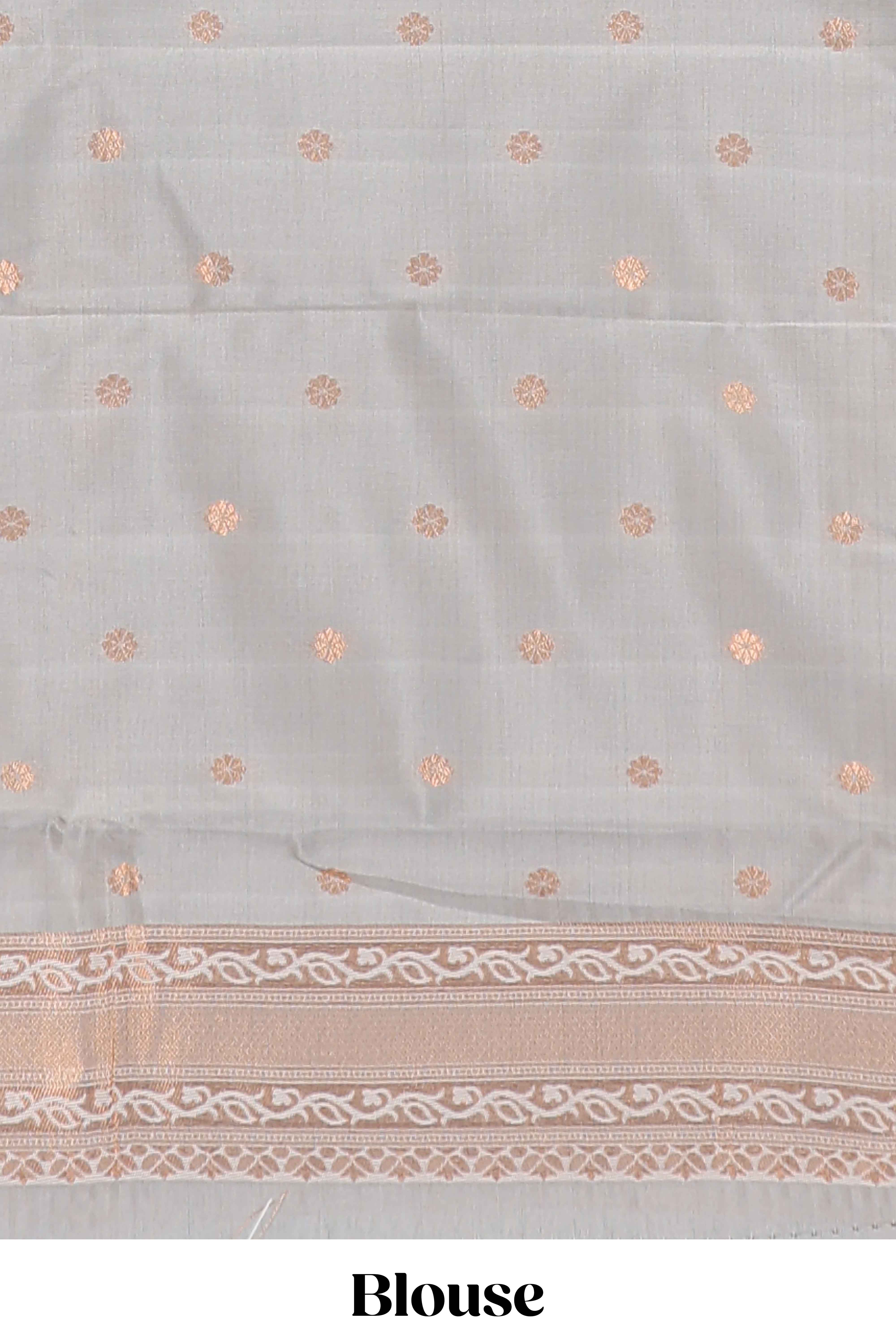 Blule checkedSemi Soft Silk Saree with contrast border along with contrasting blouse