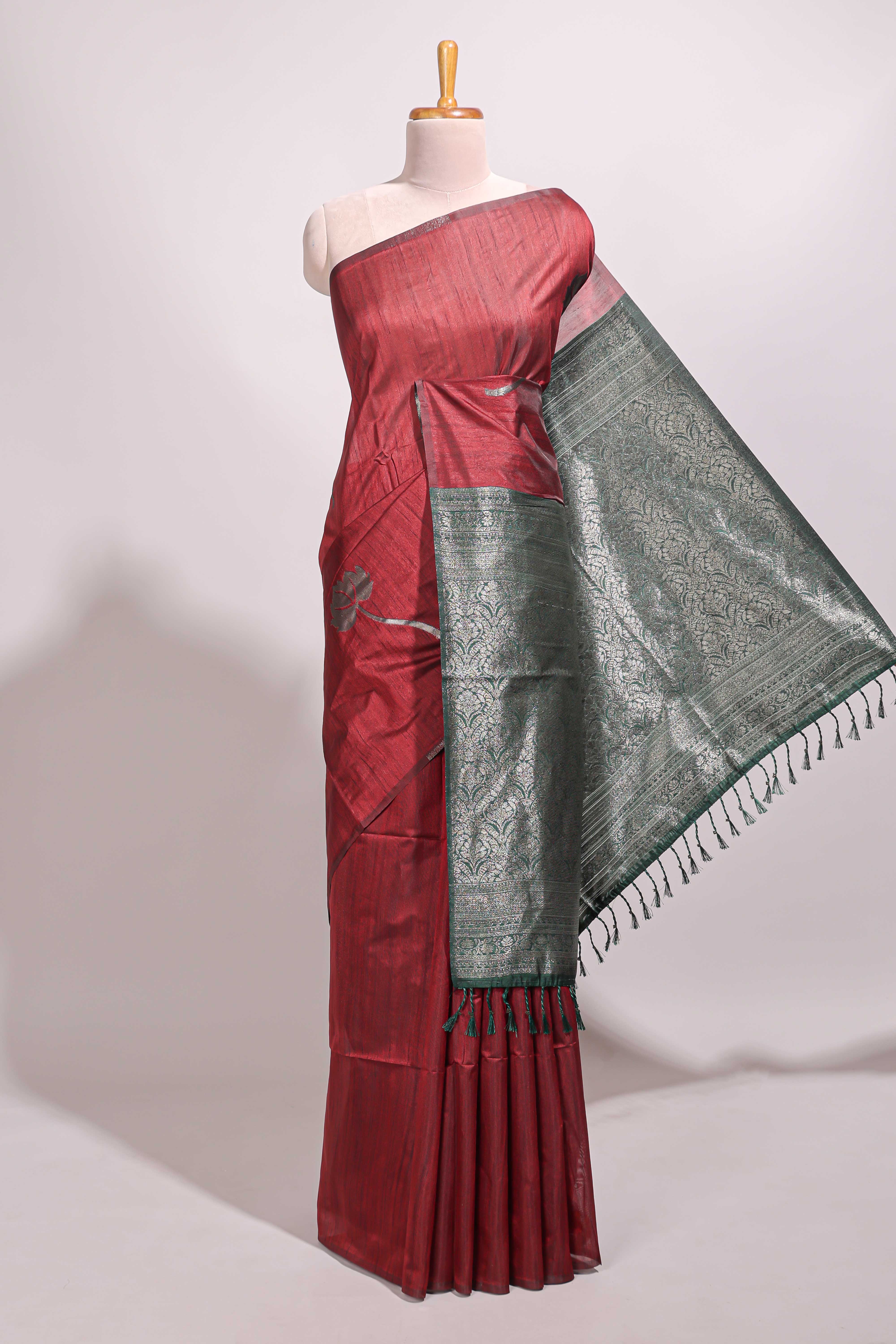 Borderless maroon floral design semi tussar saree with contrast pallu and blouse