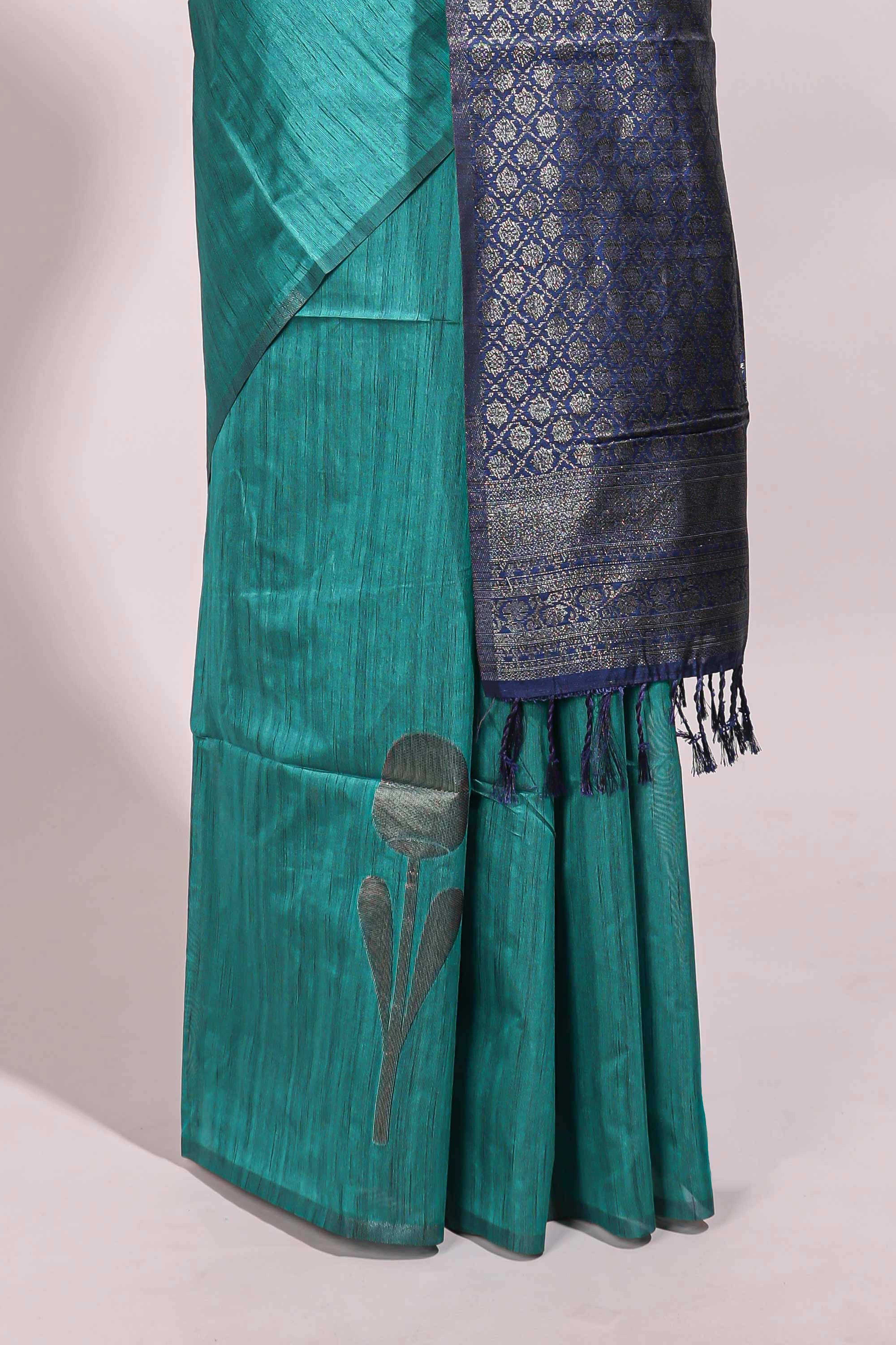 Borderless green floral design semi tussar saree with contrast pallu and blouse