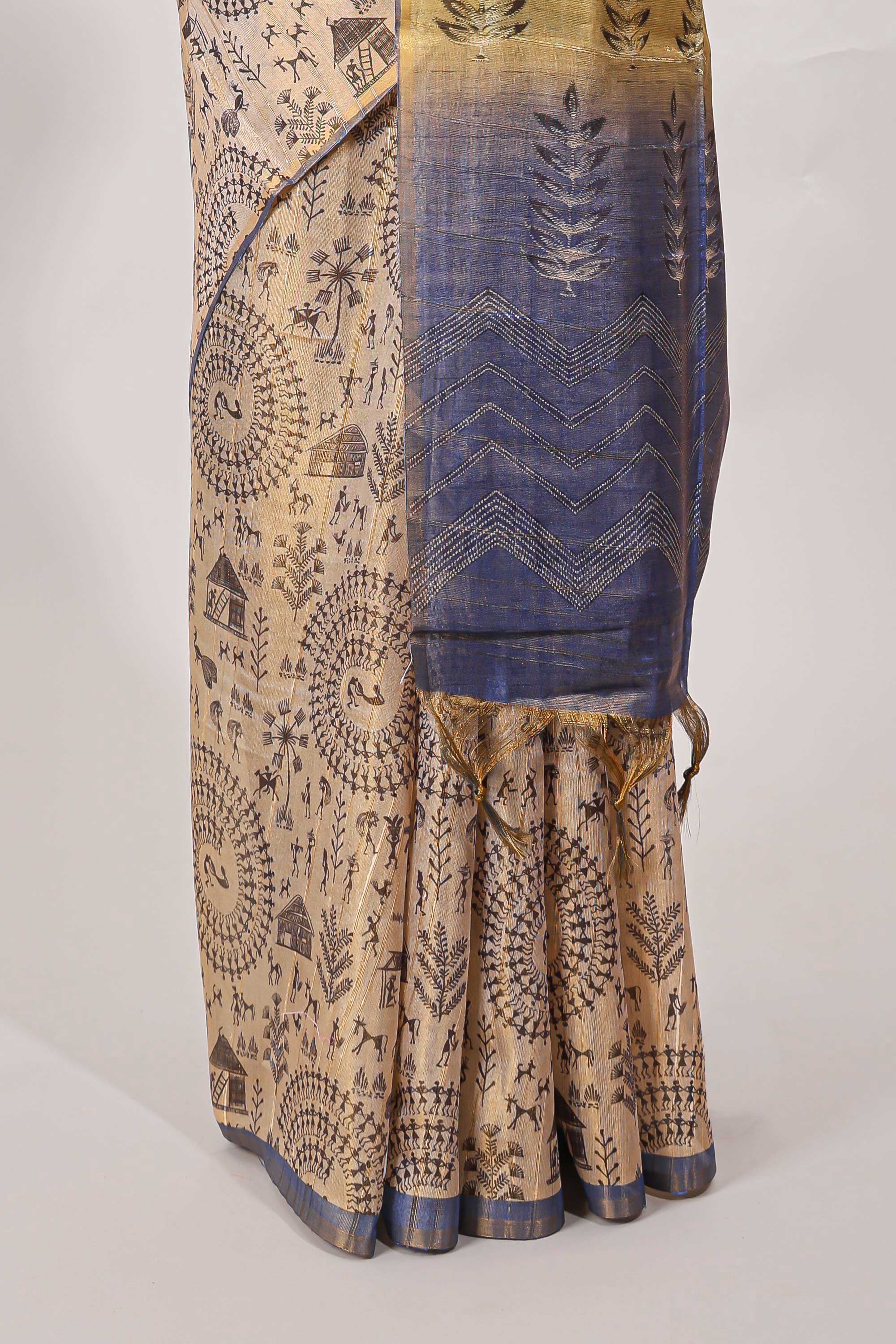 Sandal all over body Warli print withleaf motifs pallu and contrast blouse