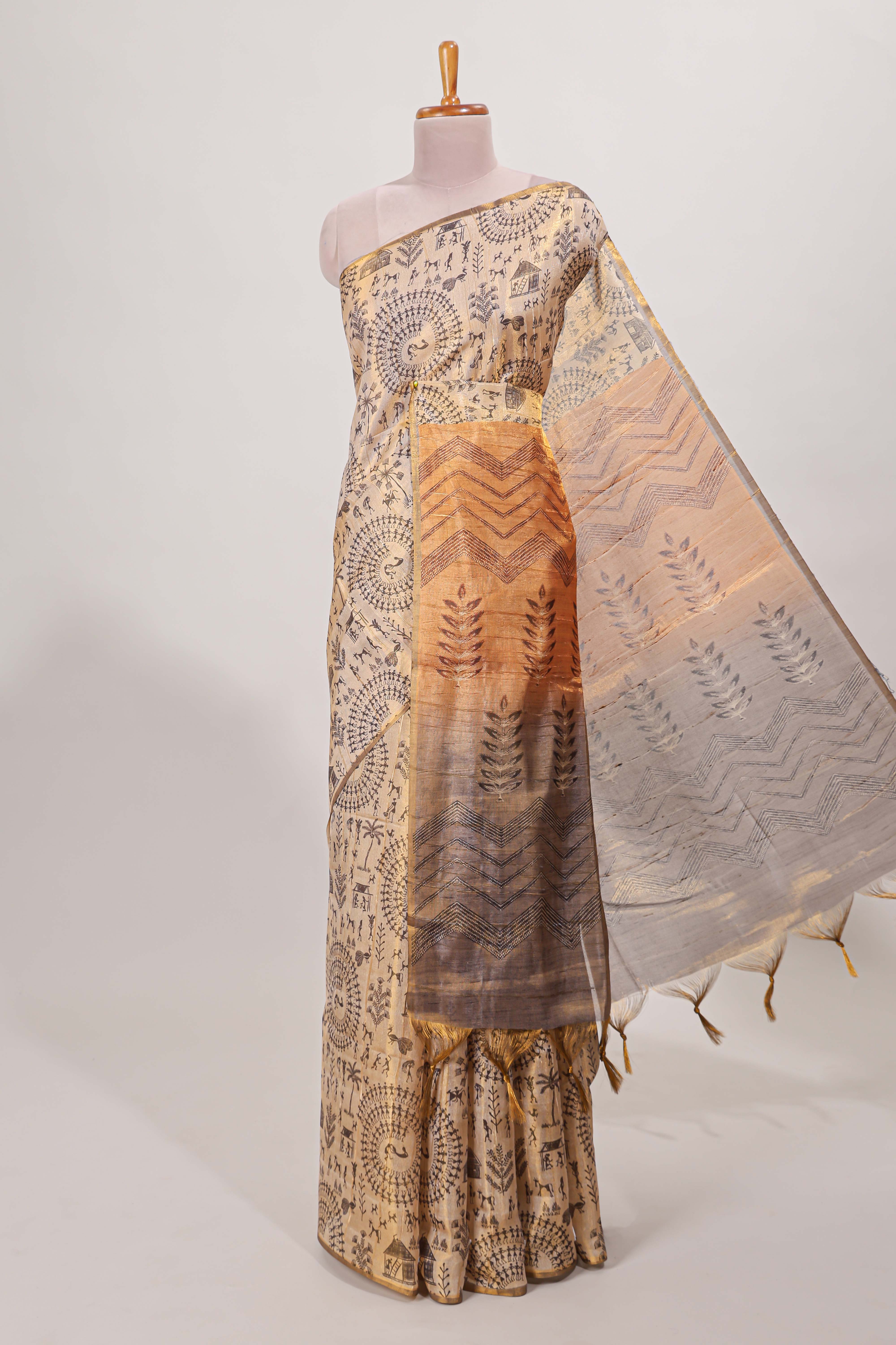 Sandal all over body Warli print withleaf motifs pallu and contrast blouse