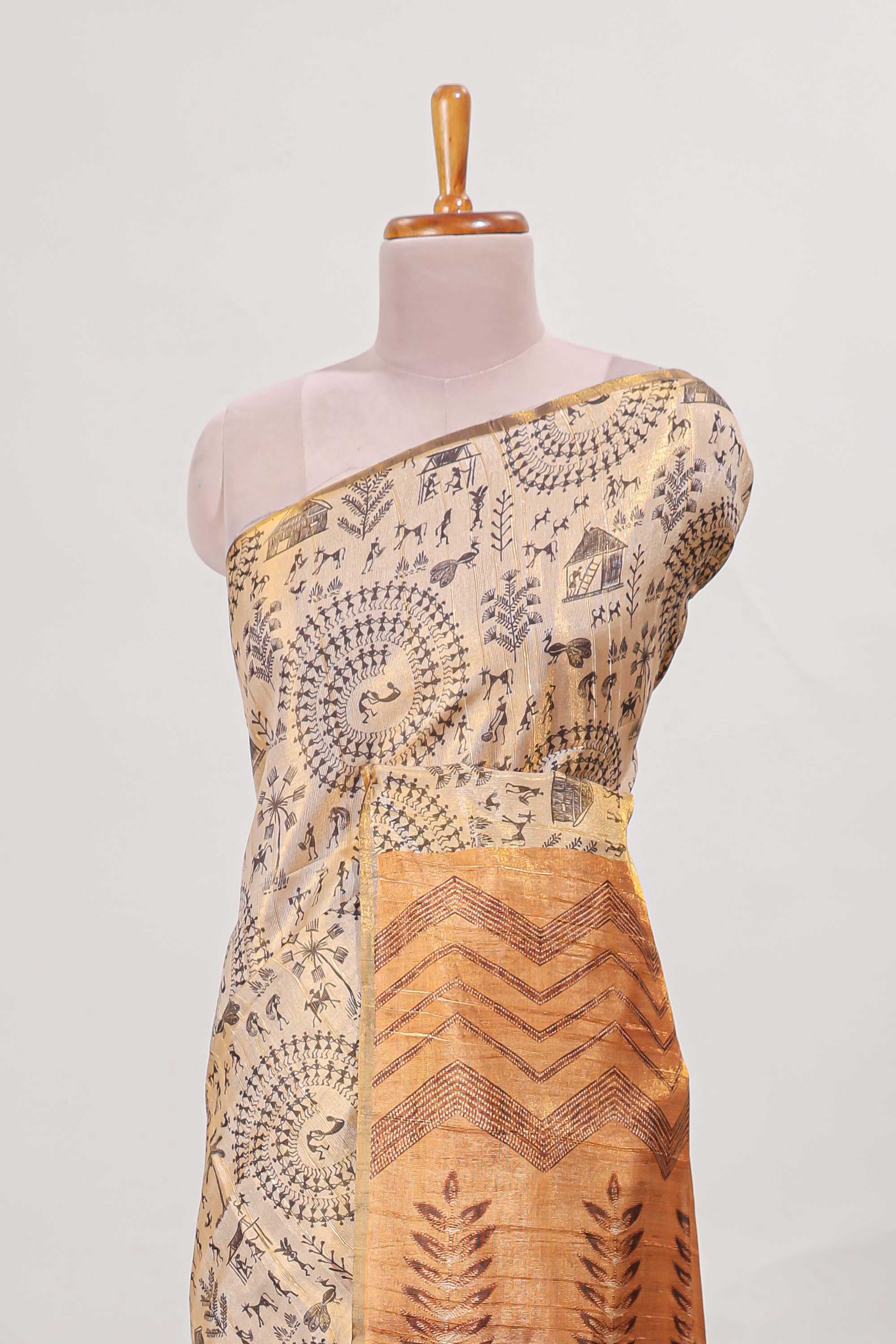 Sandal all over body Warli print withleaf motifs pallu and contrast blouse