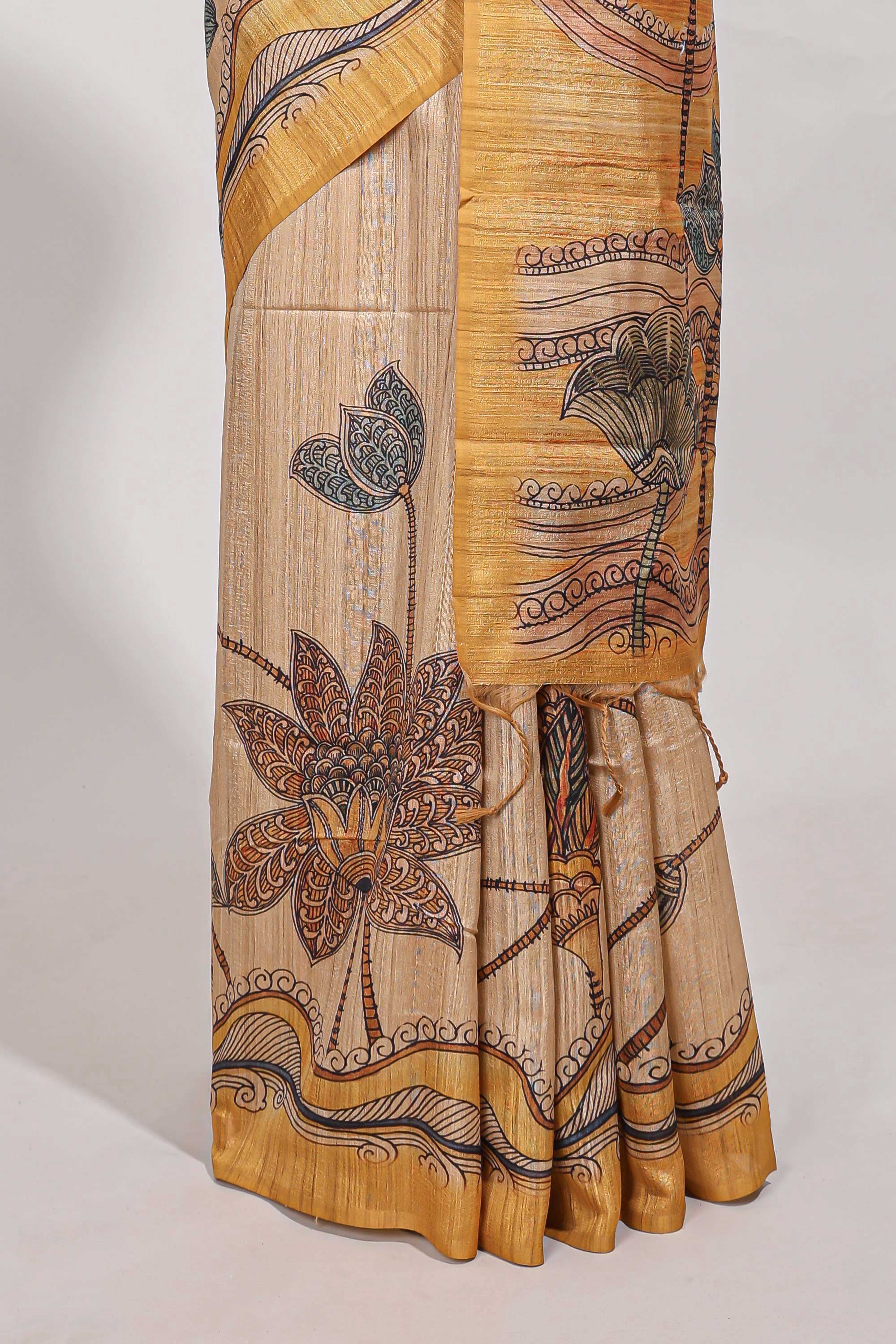 Cream colour semi tussar saree with contrast leafborder and nature art pallu with contrast blouse