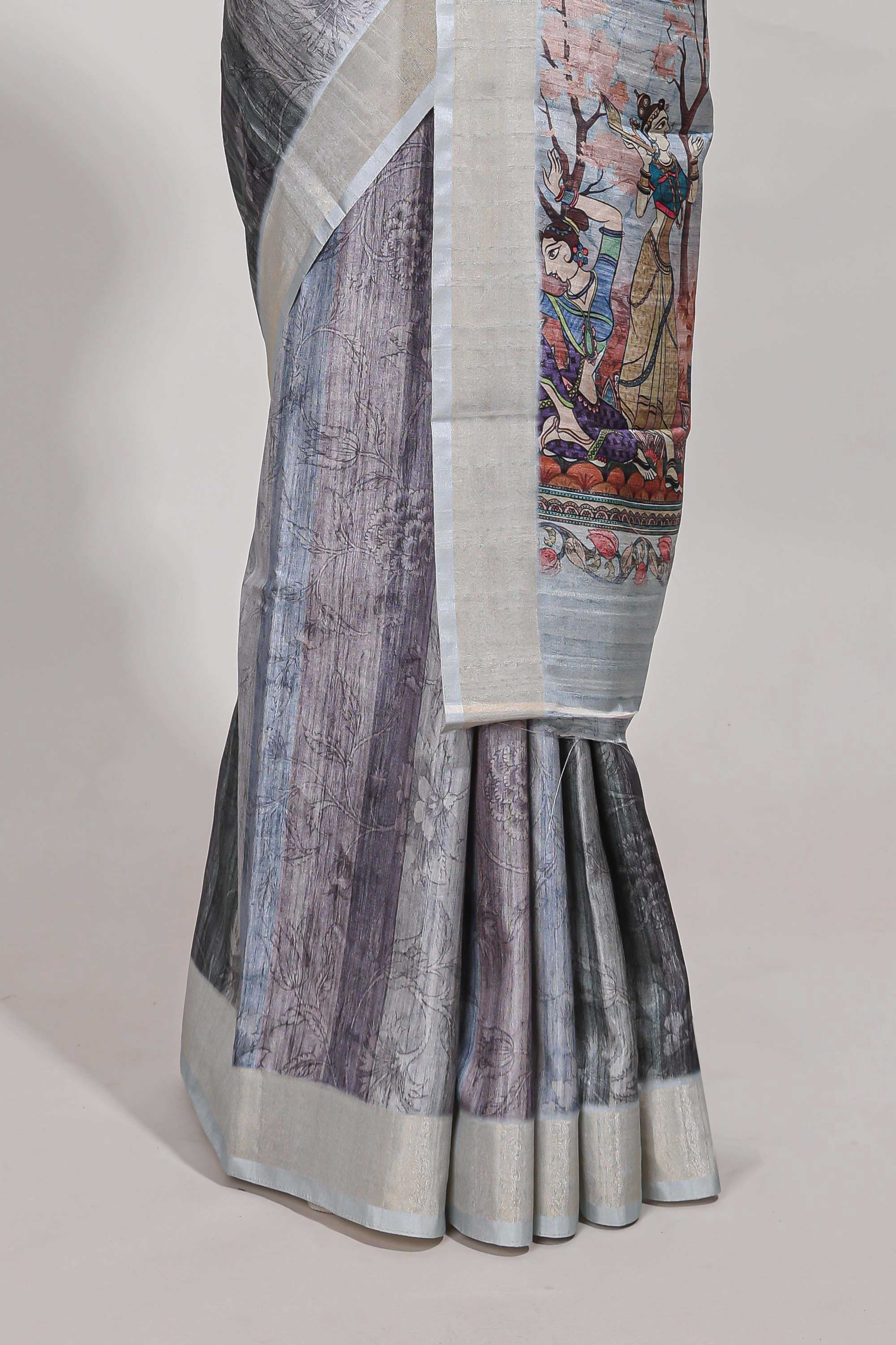 Grey kalamakri arttussar sareewith floral creeper prints zari border and dancing figures print pallu