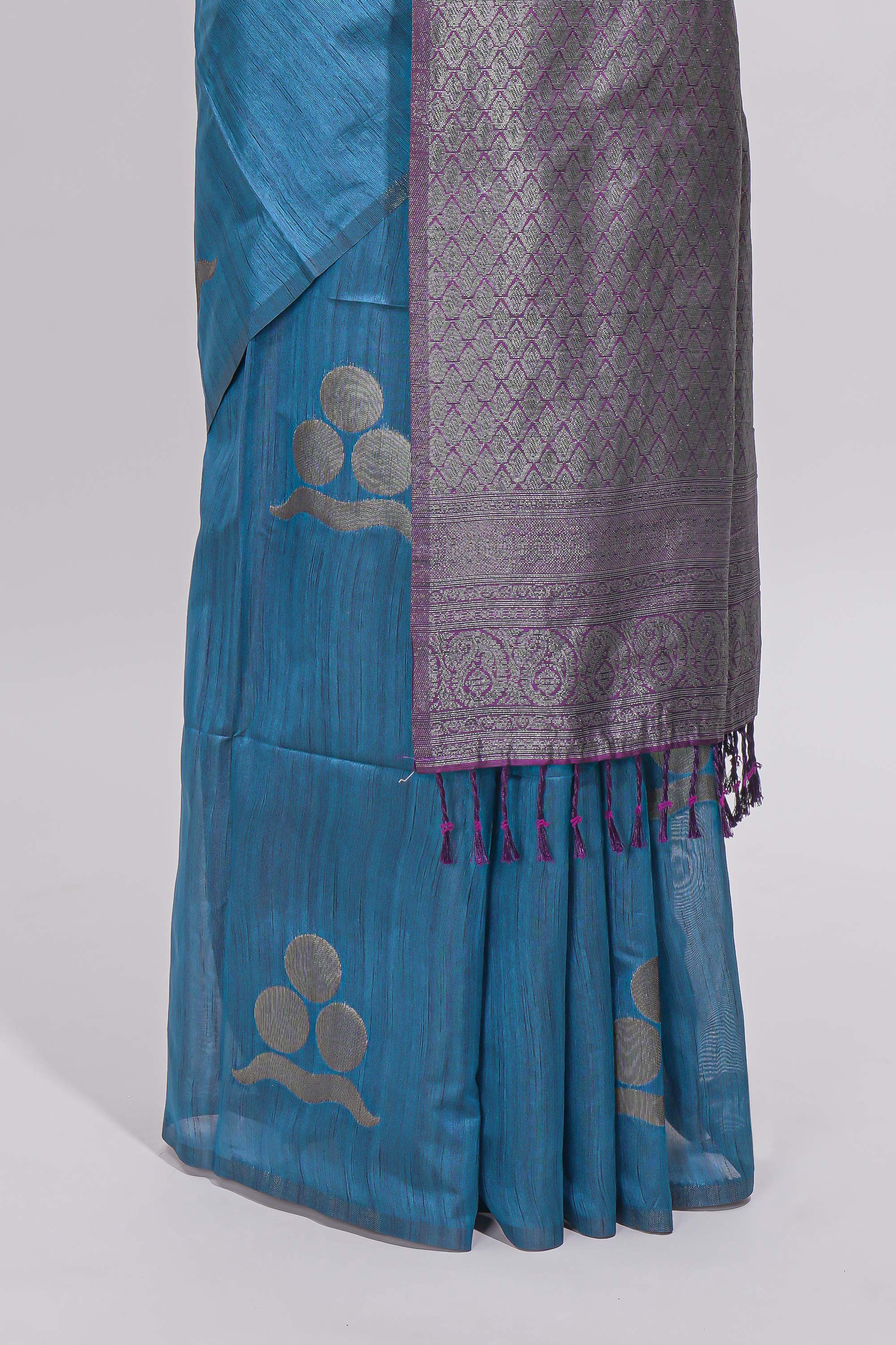 Borderless blue round butta art tussar saree with contrast pallu and blouse