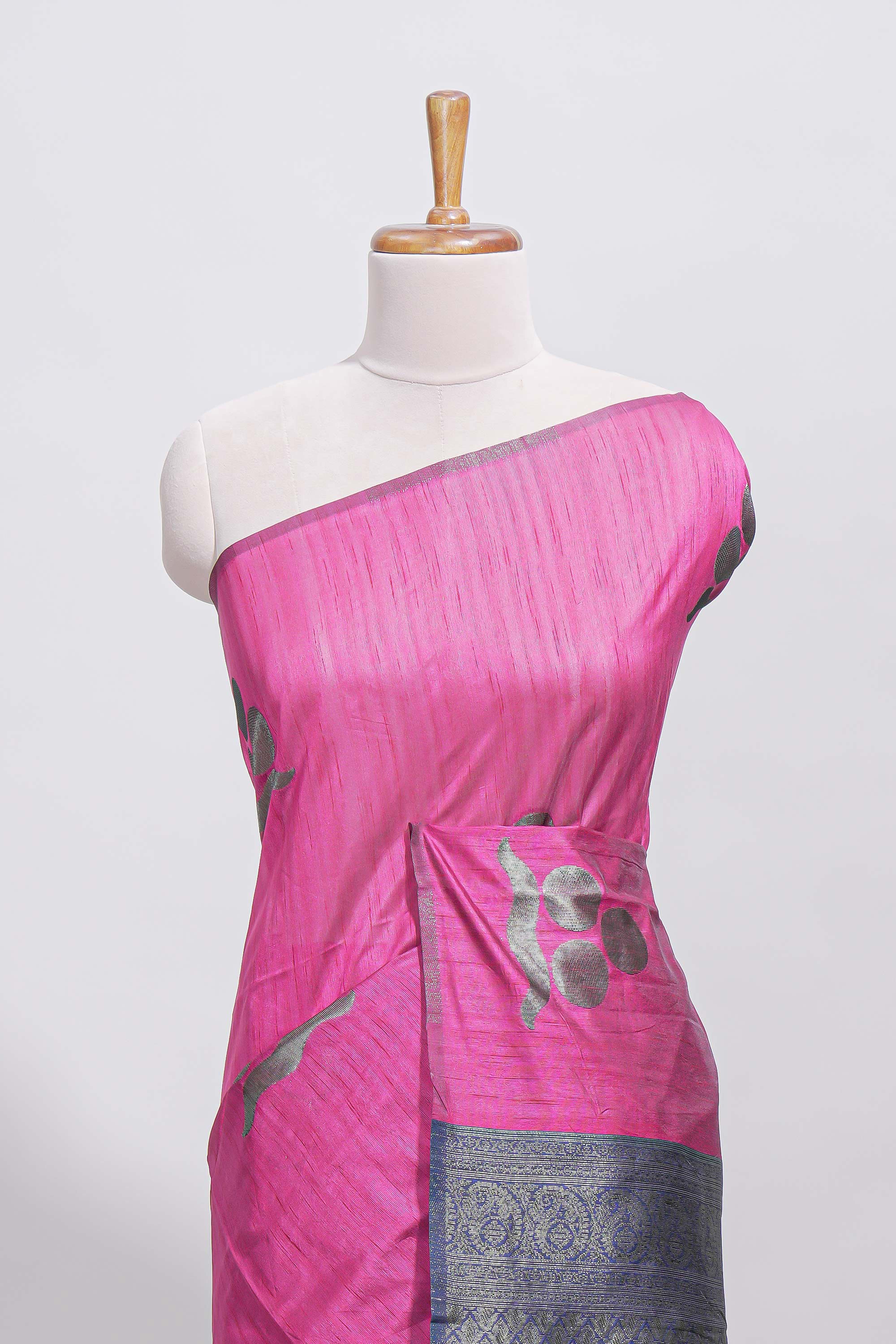 Borderless pink round butta art tussar saree with contrast pallu and blouse