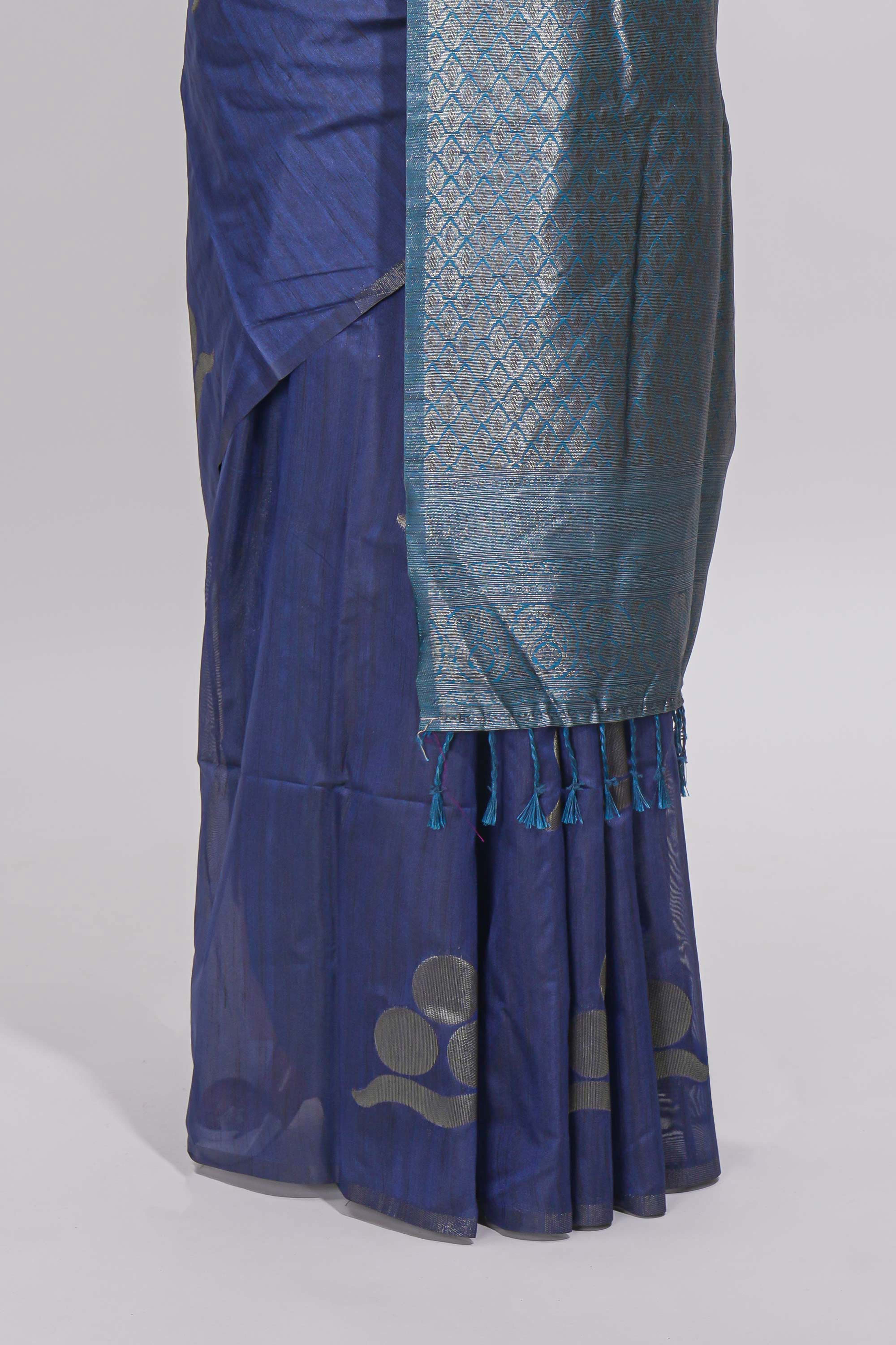 Borderless blue round butta art tussar saree with contrast pallu and blouse