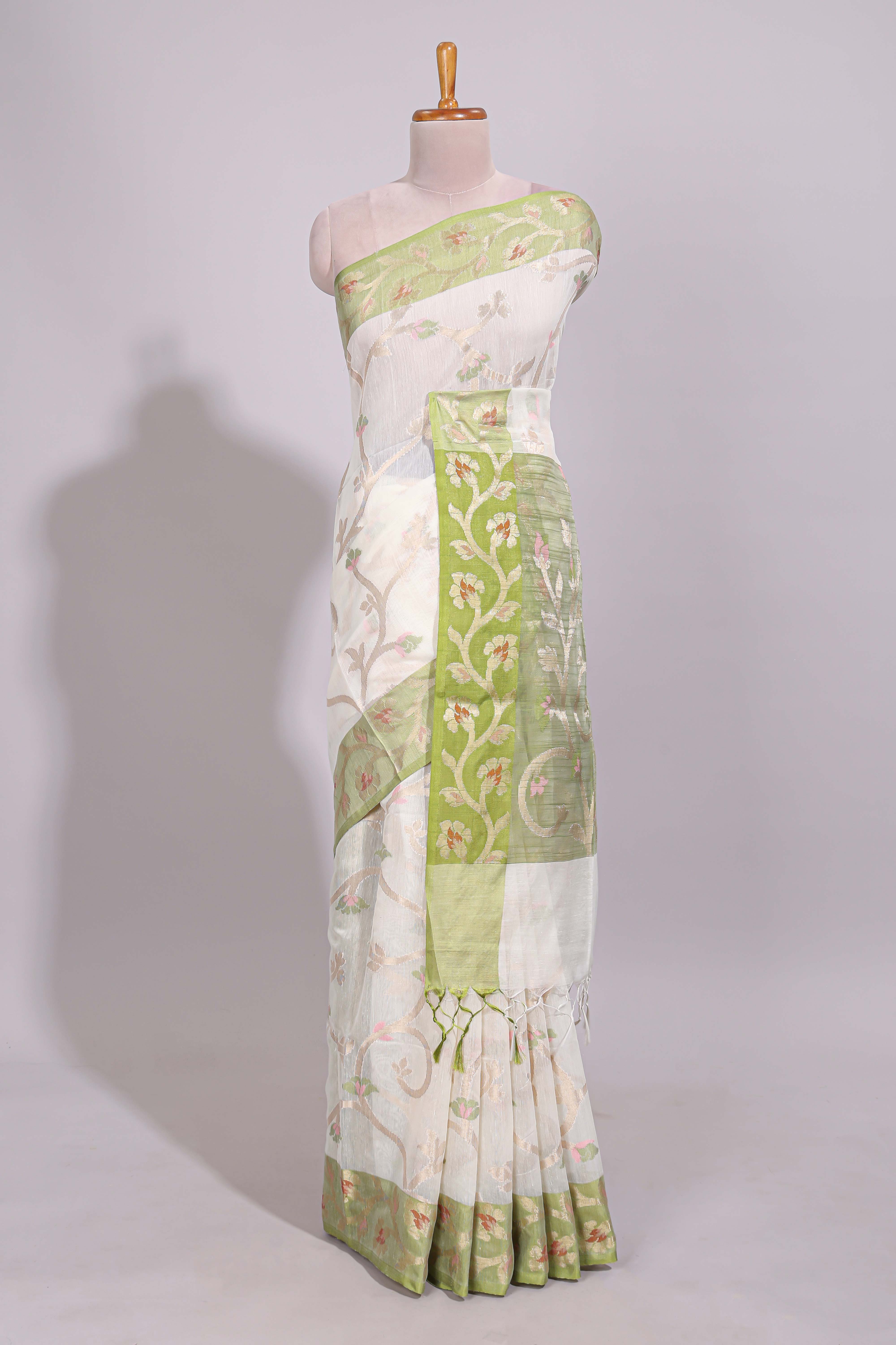 White floral design art tussar saree with contrast border and floral vine pallu