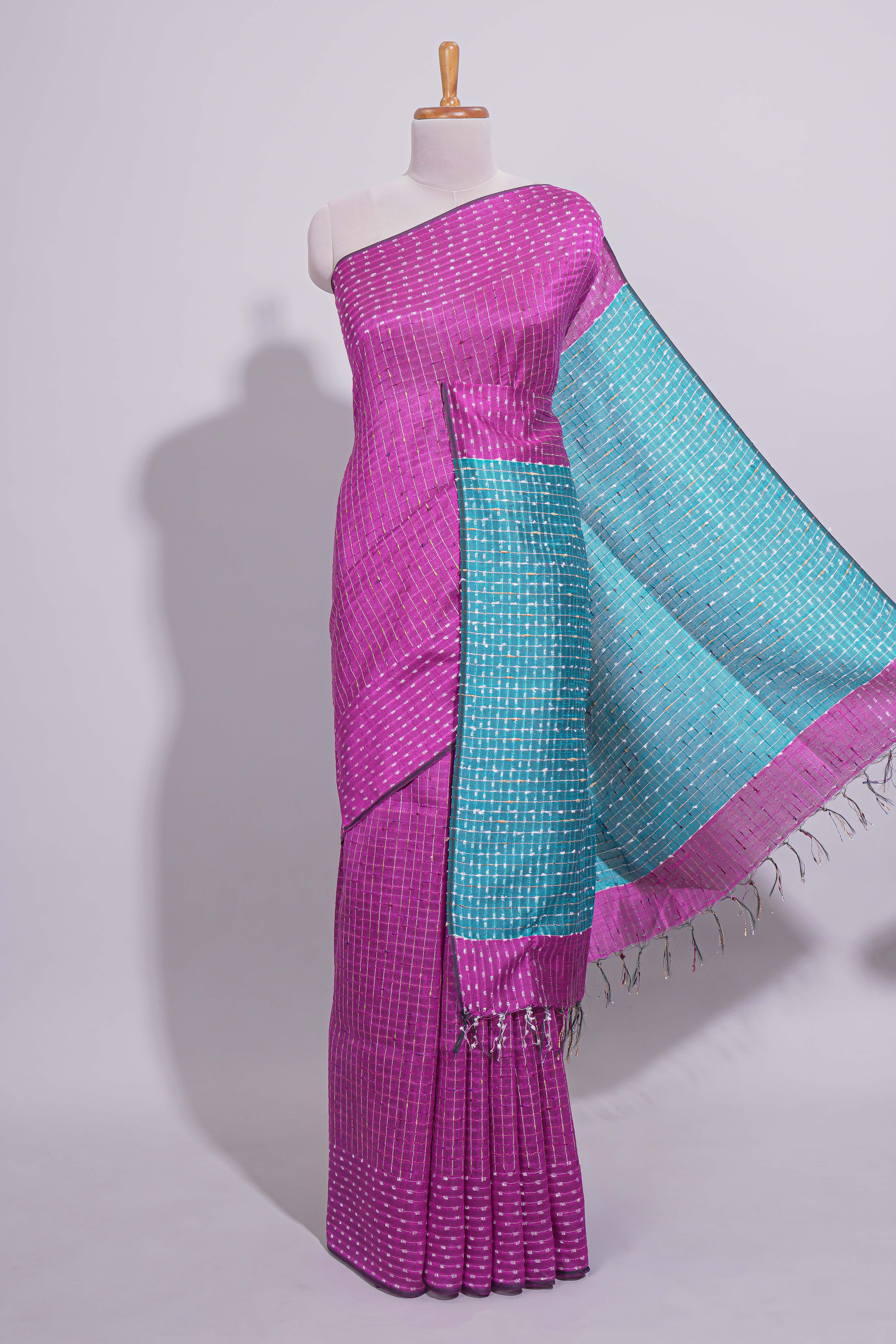 Borderless PinkCheckedzari design art tussar saree with Contrast pallu and blouse