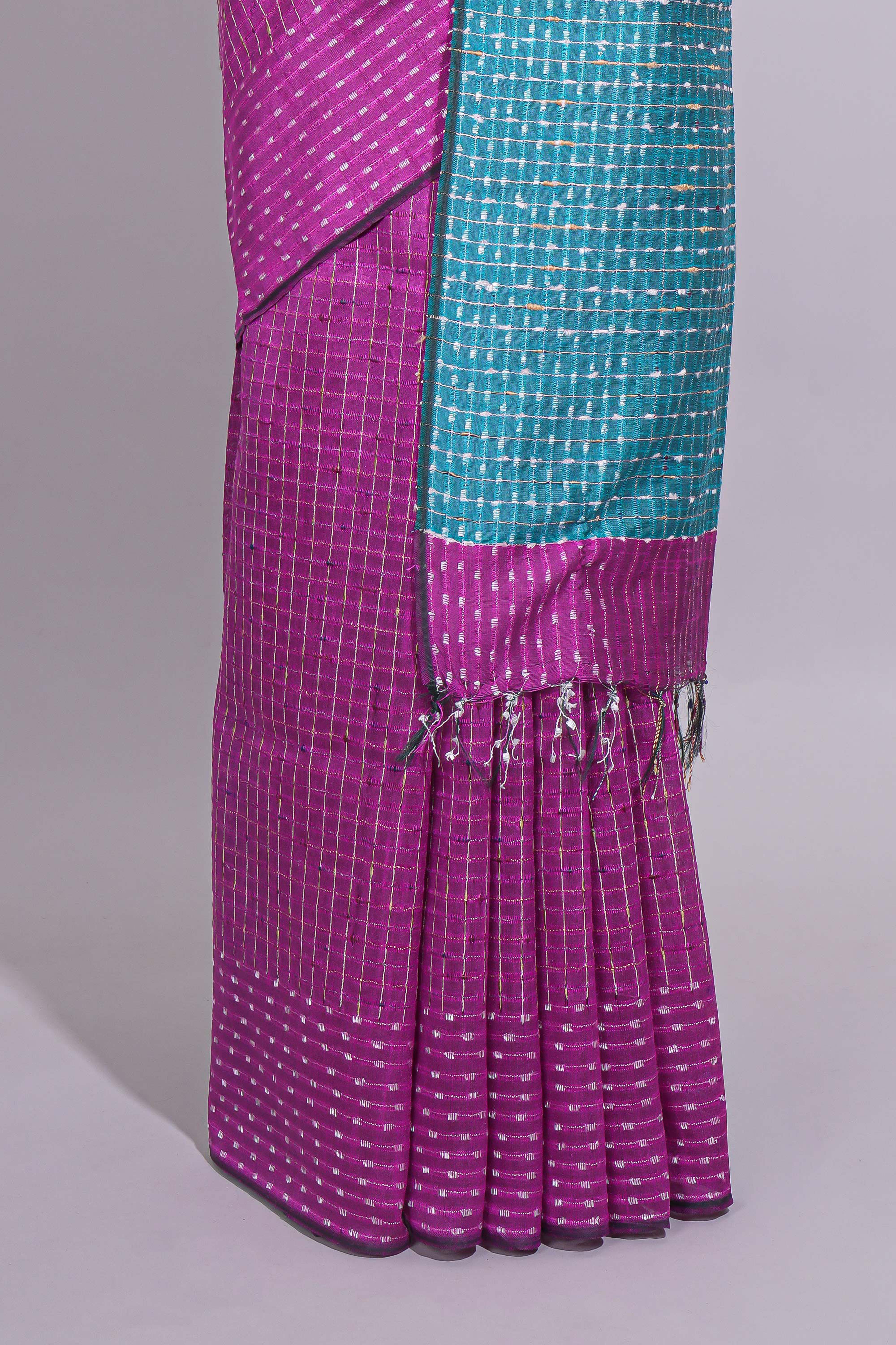 Borderless PinkCheckedzari design art tussar saree with Contrast pallu and blouse
