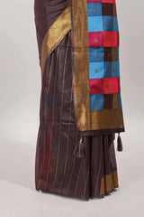 Chocolate brown contrast checked pallu saree