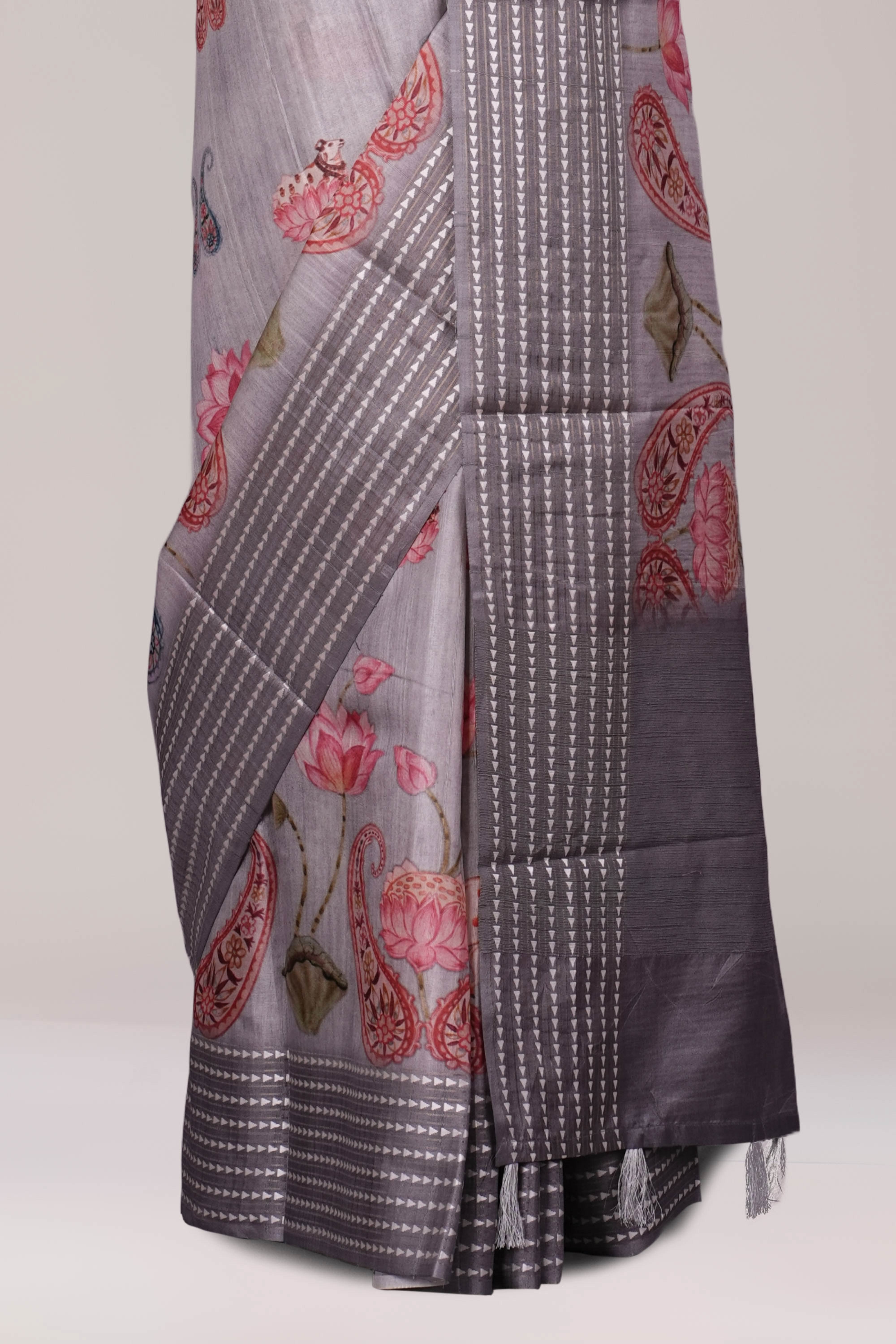 Compact pallu styling