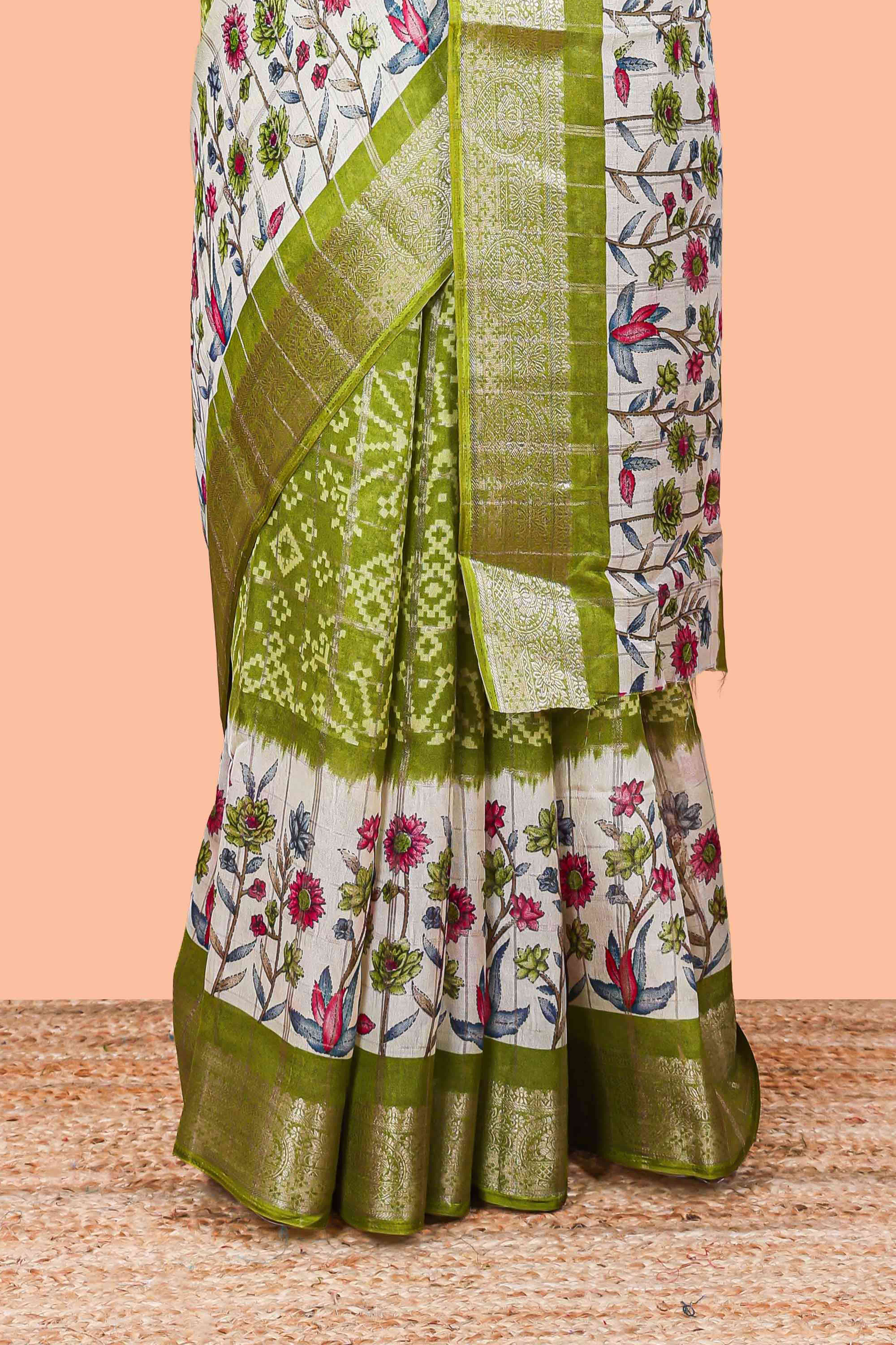Contrast blouse feature