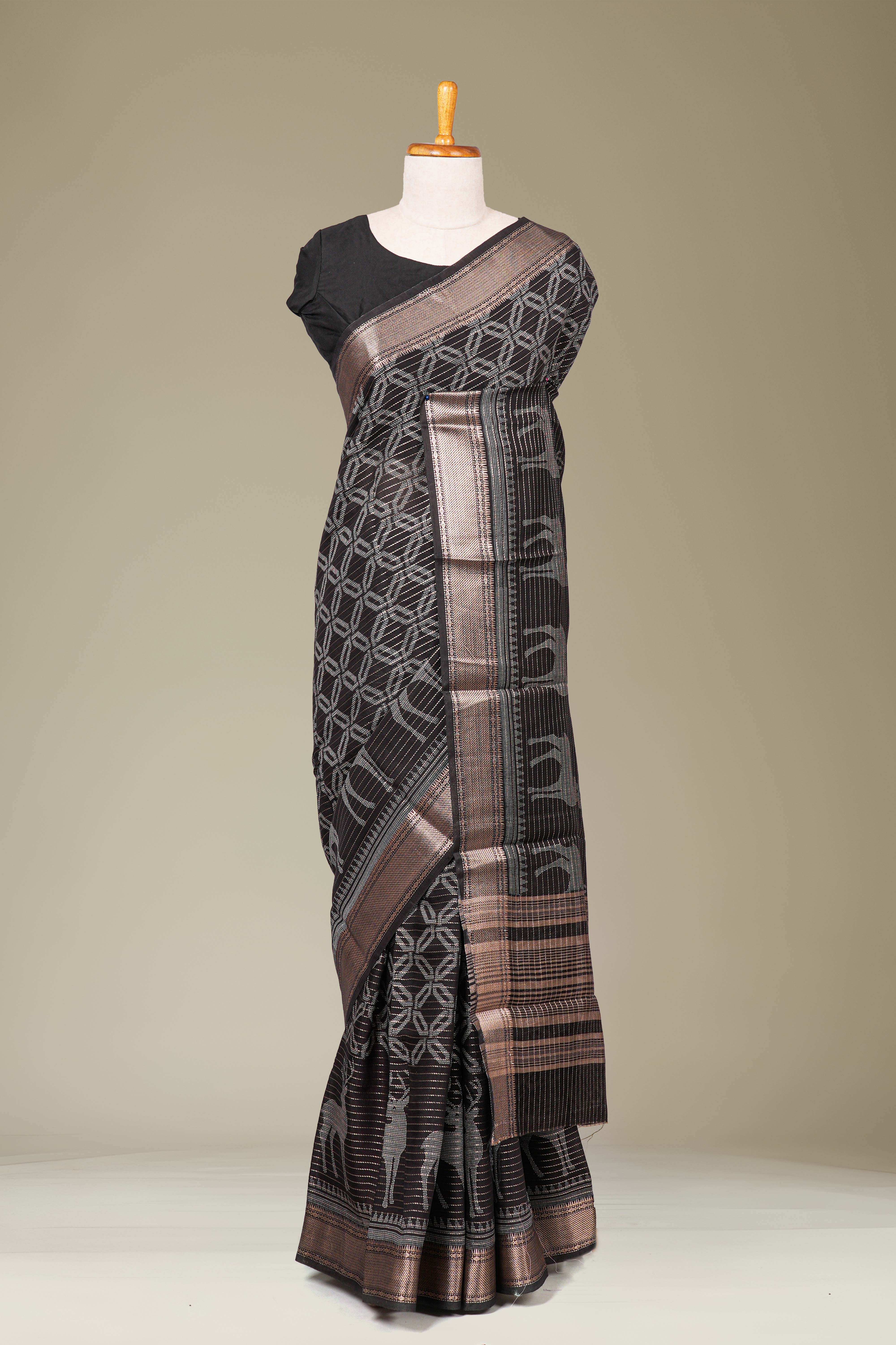 Copper zari diamond pattern