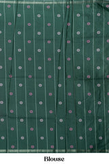 Dark green contrast border