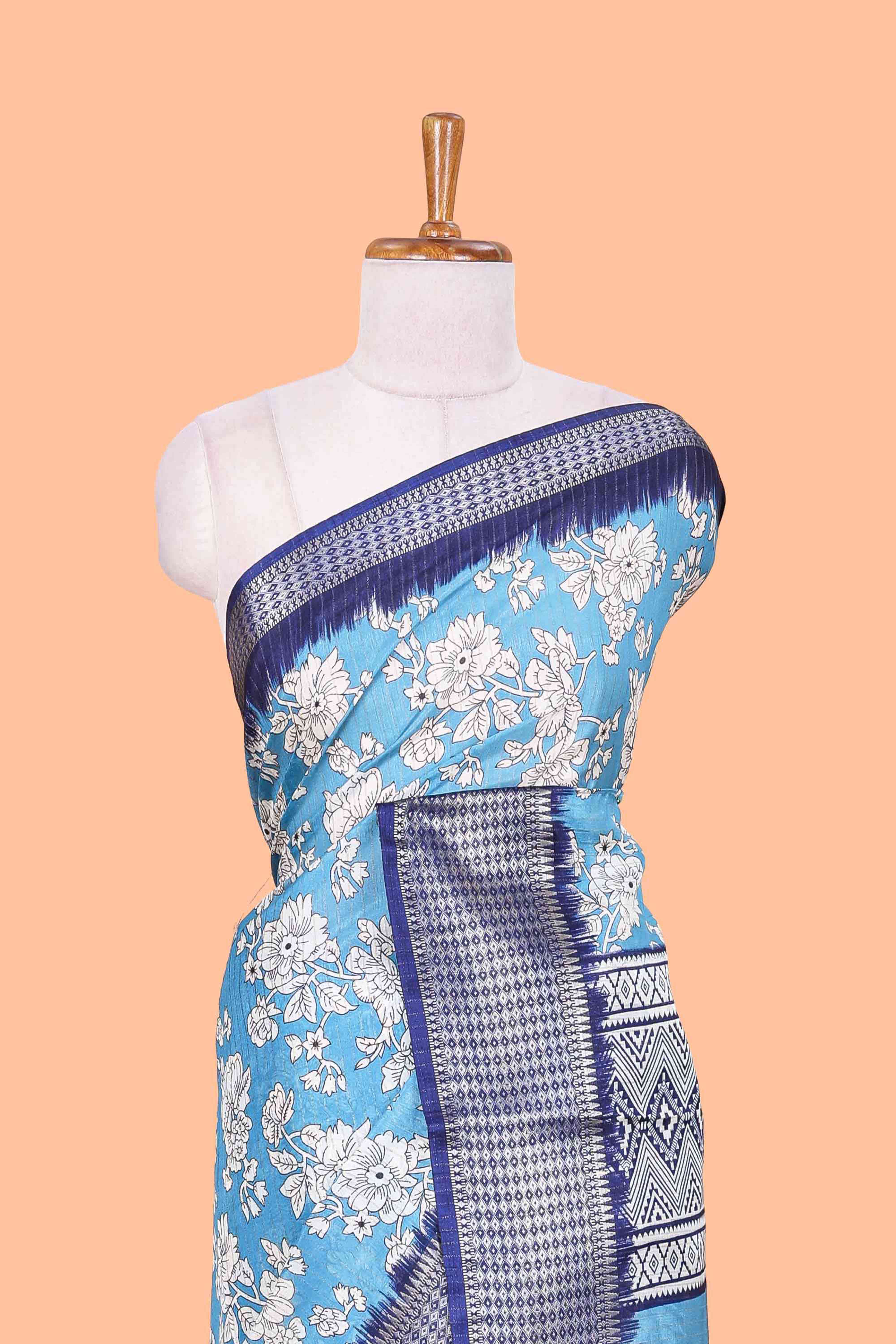 Dola silk floral motif