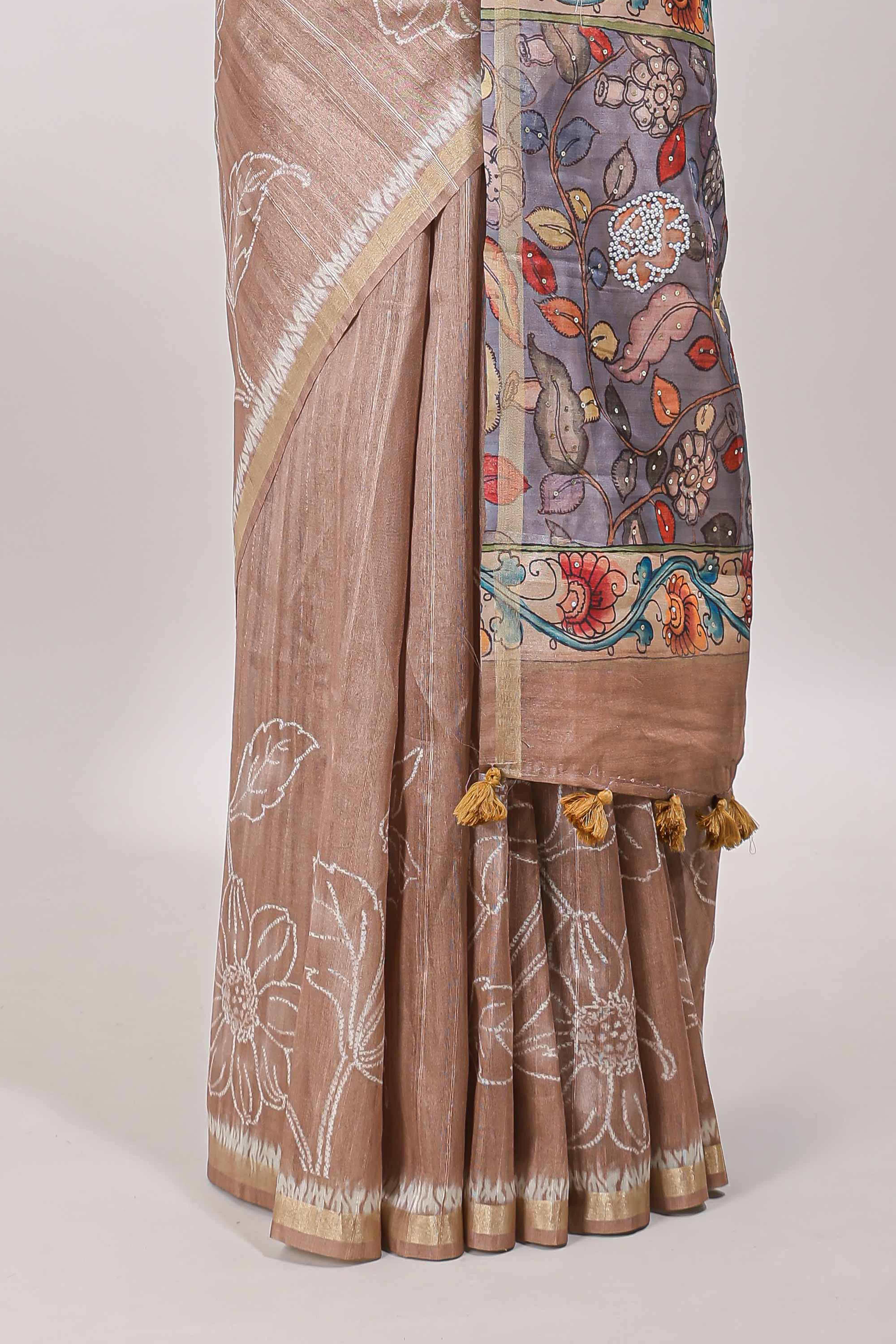 Floral contrast pallu