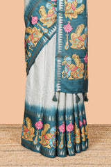 Fresh ethnic drape