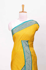 Gold woven border accent