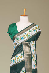 Gold zari accent