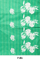 Graceful green traditional drape