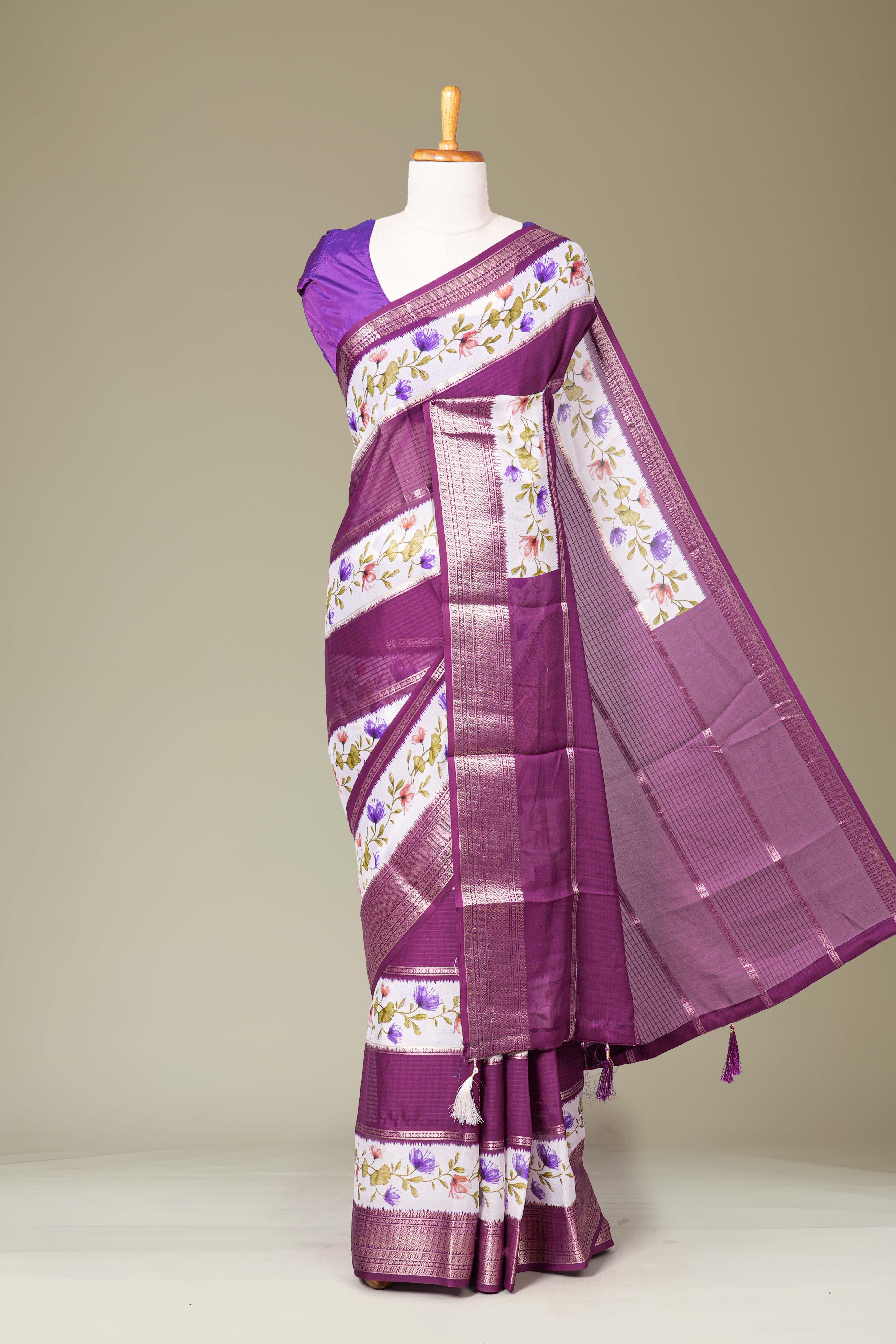 Ivory toned designer saree