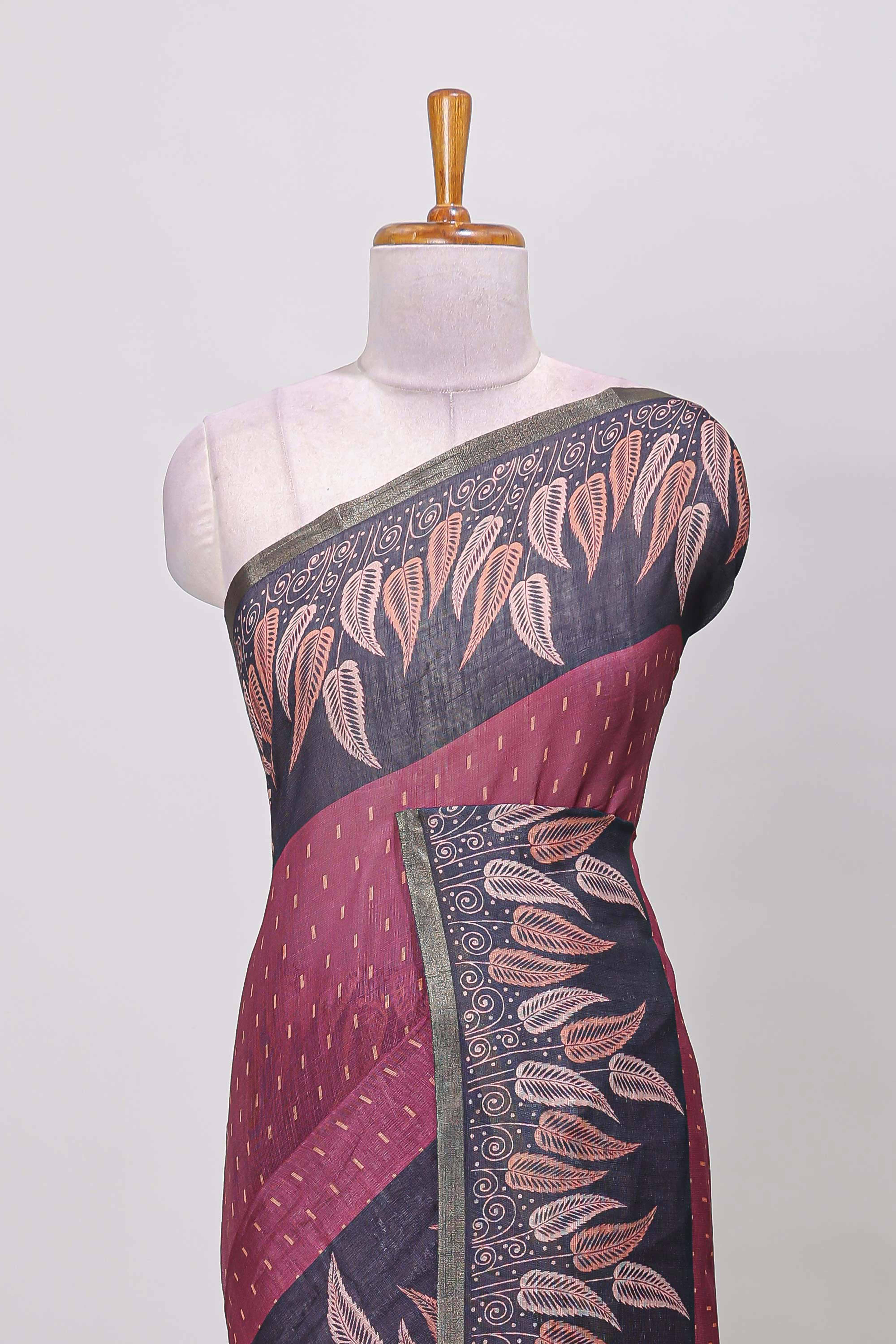 Maroon contrast pallu saree