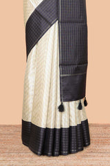 Matching pallu styling